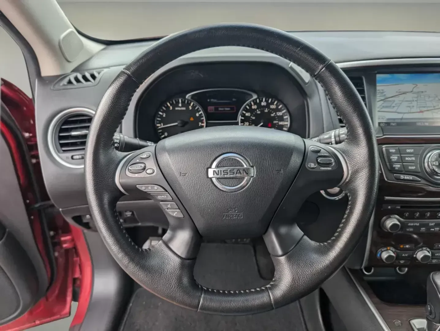 2014 /Charcoal Nissan Pathfinder SL (5N1AR2MN4EC) with an Regular Unleaded V-6 3.5 L/213 engine, 1-Speed CVT w/OD transmission, located at 521 Old Farm Lane Rd, Prattville, AL, 36066, (334) 325-1505, 32.482460, -86.416367 - **Explore New Adventures with the 2014 Nissan Pathfinder SL at Gils Auto - Prattville**<br /> <br /> Are you ready to elevate your family outings and weekend adventures? Look no further than the 2014 Nissan Pathfinder SL, a versatile SUV designed for those who crave both comfort and capability. This - Photo#16