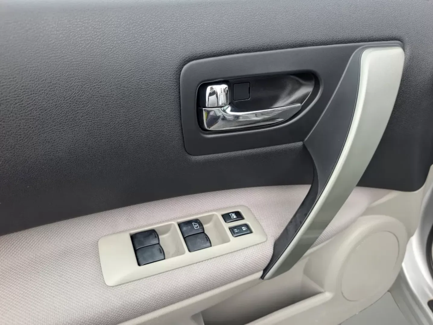 2014 /Gray Nissan Rogue S (JN8AS5MT9EW) with an Other engine, located at 7000 Northlake Connector, Columbus, GA, 31904, (706) 987-8085, 32.524975, -84.978134 - **Unleash Your Adventurous Spirit with the 2014 Nissan Rogue at Gils Auto Phenix City, AL!**<br /> <br /> If you're searching for the perfect vehicle that blends reliability with style, look no further than the 2014 Nissan Rogue, now available at Gils Auto in Phenix City, Alabama! Imagine this vers - Photo#8