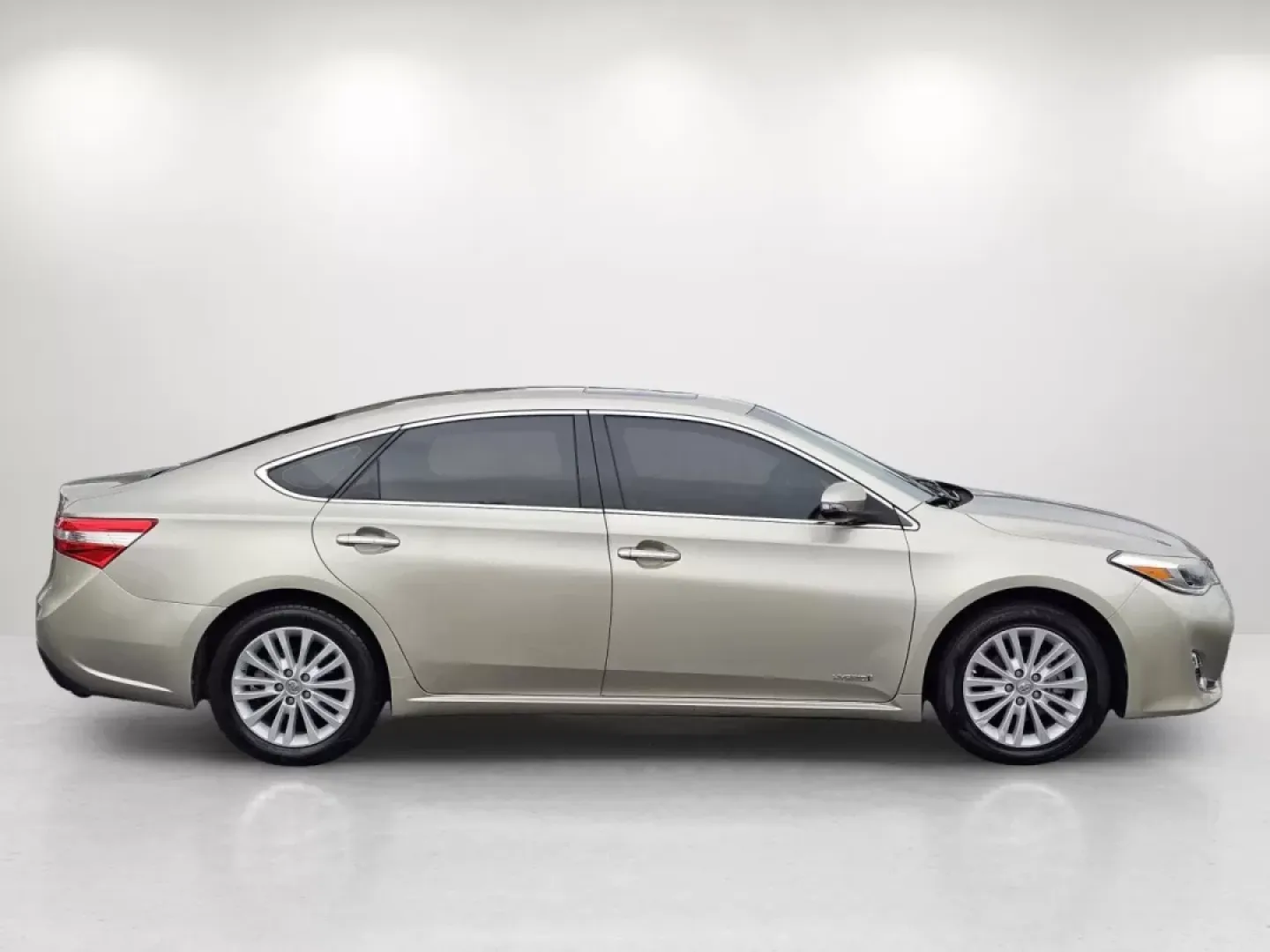 2014 Toyota Avalon Hybrid XLE Premium (4T1BD1EB0EU) with an Other engine, located at 521 Old Farm Lane Rd, Prattville, AL, 36066, (334) 325-1505, 32.482460, -86.416367 - Experience the perfect blend of luxury and efficiency with the 2014 Toyota Avalon Hybrid, available now at Gils Auto in Phenix City, AL! This stunning sedan isn't just a ride; it's an experience designed for ultimate comfort and convenience, making it an ideal choice for both daily commutes and week - Photo#3
