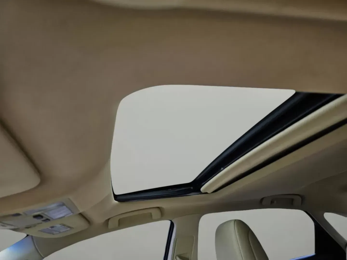 2014 Toyota Avalon Hybrid XLE Premium (4T1BD1EB0EU) with an Other engine, located at 521 Old Farm Lane Rd, Prattville, AL, 36066, (334) 325-1505, 32.482460, -86.416367 - Experience the perfect blend of luxury and efficiency with the 2014 Toyota Avalon Hybrid, available now at Gils Auto in Phenix City, AL! This stunning sedan isn't just a ride; it's an experience designed for ultimate comfort and convenience, making it an ideal choice for both daily commutes and week - Photo#10