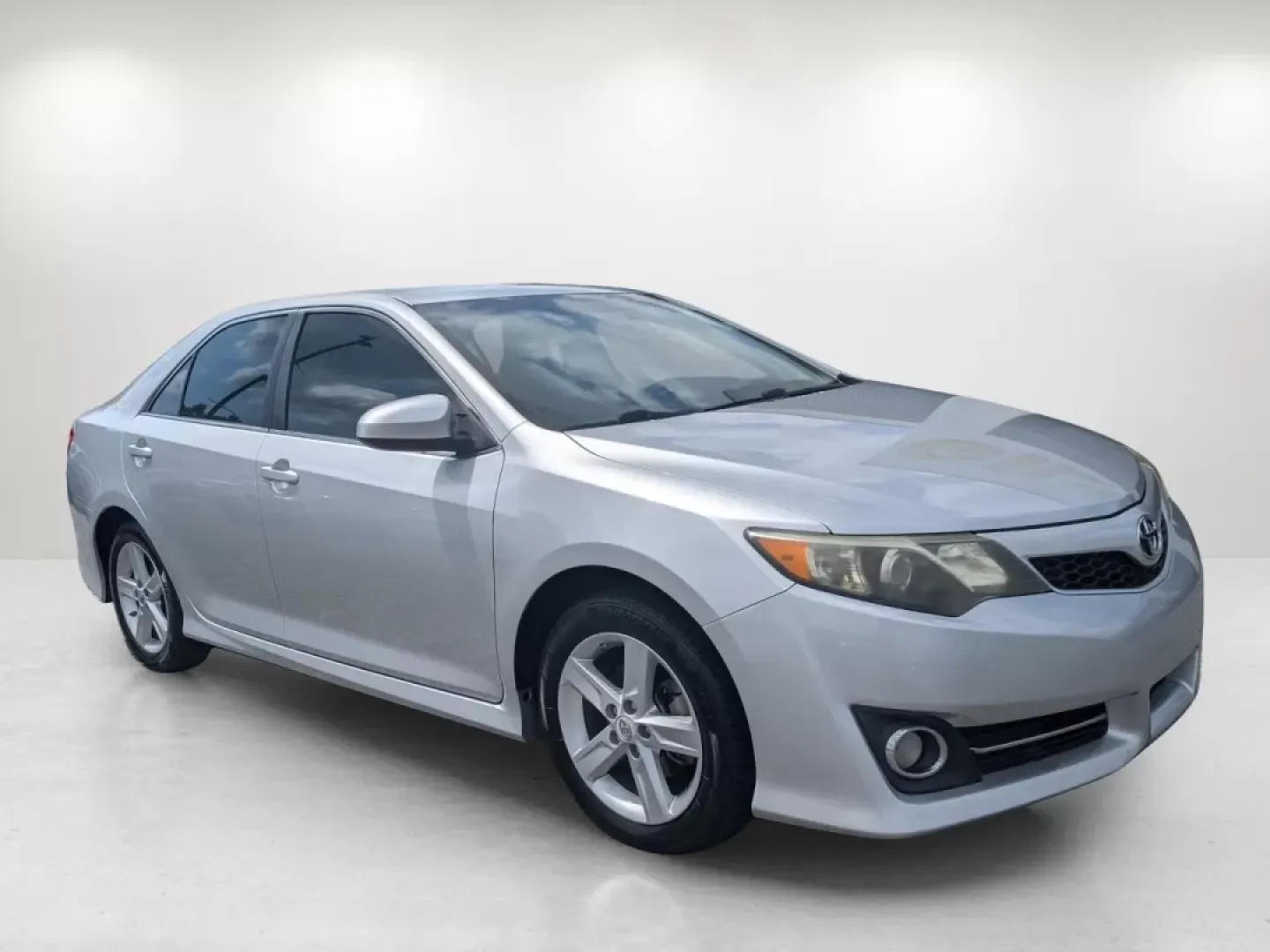 2014 Toyota Camry SE (4T1BF1FK7EU) with an Other engine, located at 3959 U.S. 80 W, Phenix City, AL, 36870, (334) 297-4885, 32.469296, -85.135185 - Looking for a reliable vehicle that offers comfort and efficiency for your daily commute or family trips? Look no further than this 2014 Toyota Camry, now available at Gils Auto in Phenix City, AL. As a trusted Buy Here Pay Here dealership, we specialize in providing second chance auto financing opt - Photo#2