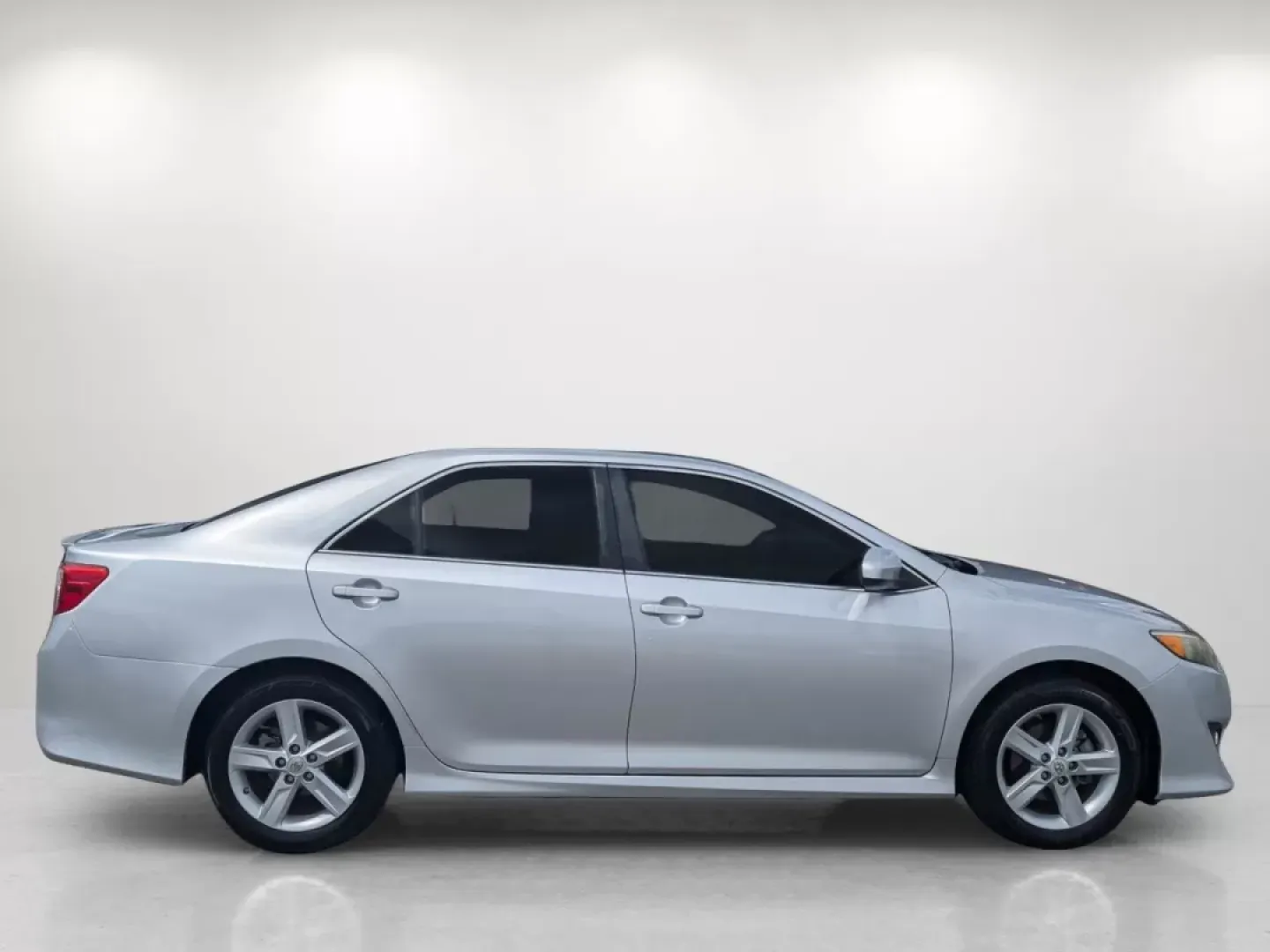 2014 Toyota Camry SE (4T1BF1FK7EU) with an Other engine, located at 3959 U.S. 80 W, Phenix City, AL, 36870, (334) 297-4885, 32.469296, -85.135185 - Looking for a reliable vehicle that offers comfort and efficiency for your daily commute or family trips? Look no further than this 2014 Toyota Camry, now available at Gils Auto in Phenix City, AL. As a trusted Buy Here Pay Here dealership, we specialize in providing second chance auto financing opt - Photo#3