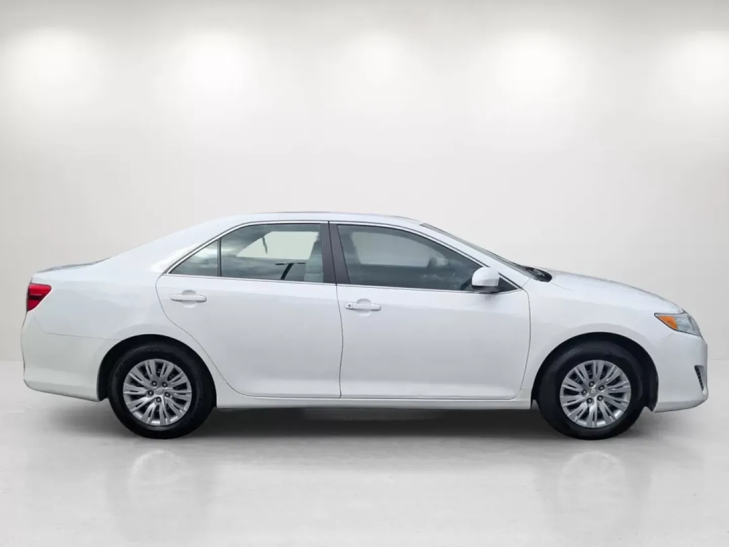 2014 Toyota Camry L (4T4BF1FK0ER) with an Other engine, located at 1430 Gateway Drive, Opelika, AL, 36801, (334) 239-0944, 32.637871, -85.409790 - **Discover Your Next Adventure with the 2014 Toyota Camry at Gils Auto - Phenix City!**<br /> <br /> Are you ready to elevate your daily commute or family road trips? The 2014 Toyota Camry is the perfect companion for anyone seeking comfort, reliability, and modern technology. Whether you're navigat - Photo#3