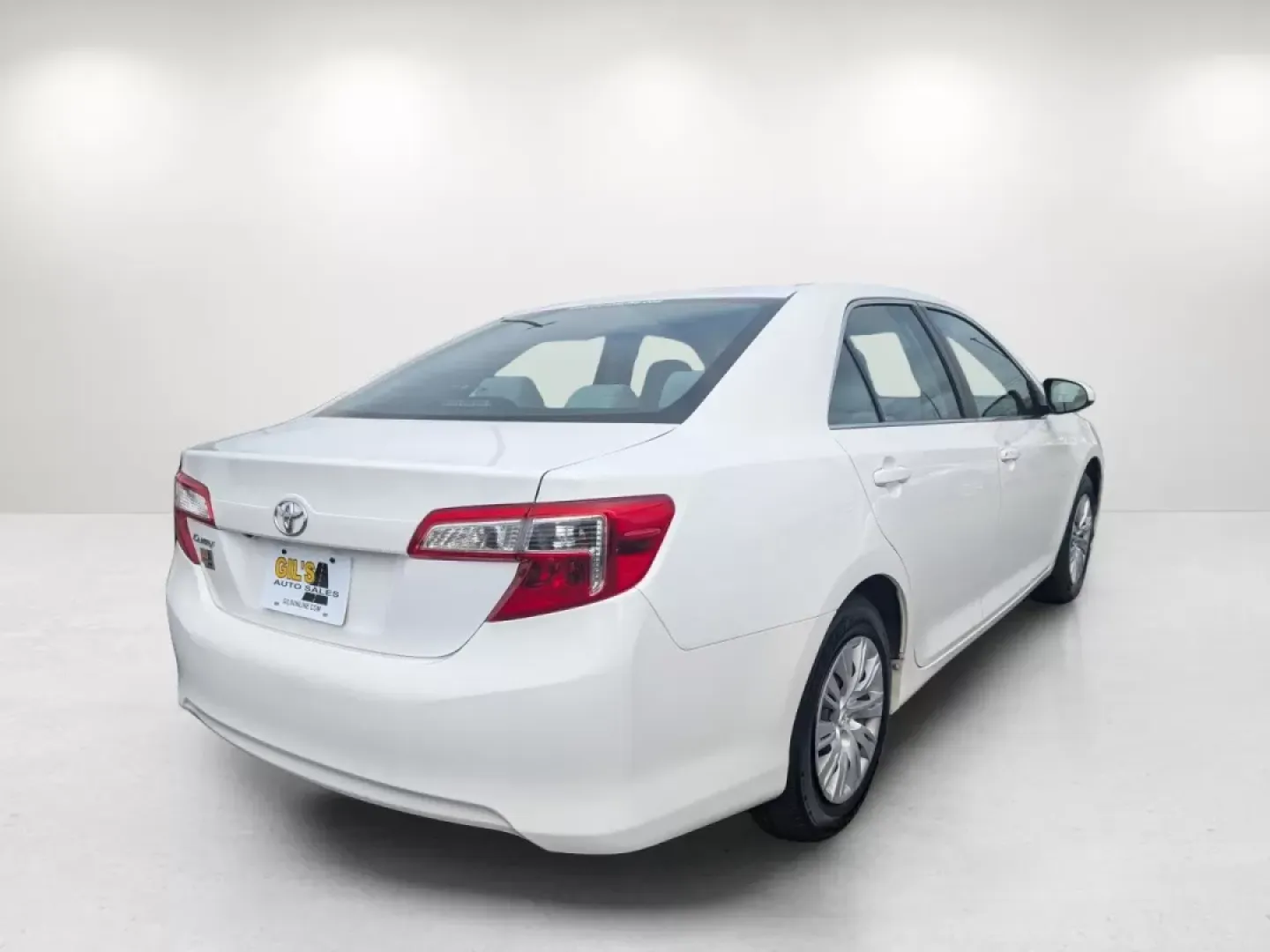 2014 Toyota Camry L (4T4BF1FK0ER) with an Other engine, located at 1430 Gateway Drive, Opelika, AL, 36801, (334) 239-0944, 32.637871, -85.409790 - **Discover Your Next Adventure with the 2014 Toyota Camry at Gils Auto - Phenix City!**<br /> <br /> Are you ready to elevate your daily commute or family road trips? The 2014 Toyota Camry is the perfect companion for anyone seeking comfort, reliability, and modern technology. Whether you're navigat - Photo#4
