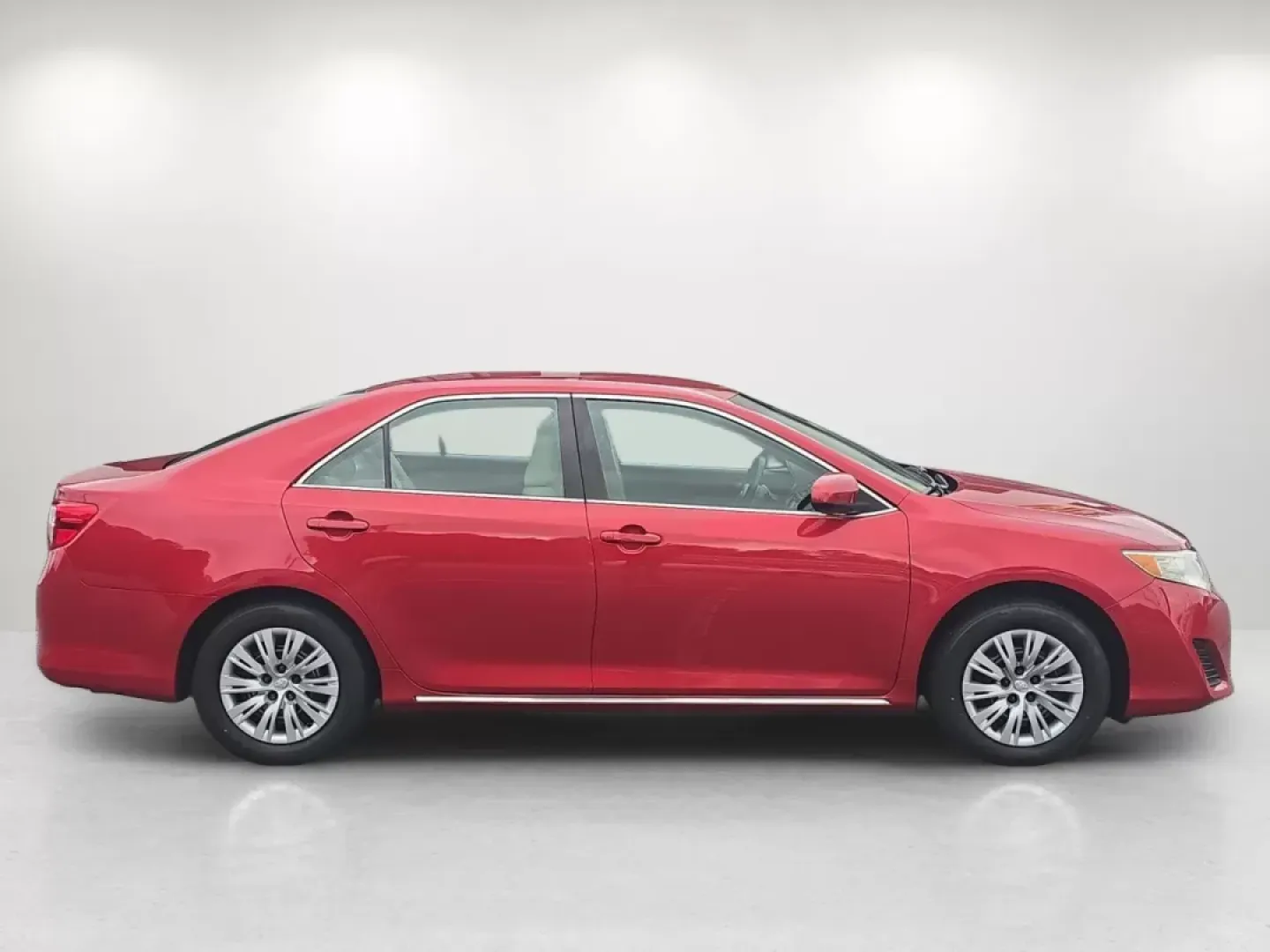 2014 Toyota Camry LE (4T1BF1FK3EU) with an Other engine, located at 5115 14th Ave., Columbus, GA, 31904, (706) 323-0345, 32.511494, -84.971046 - **Unleash Your Drive with This 2014 Toyota Camry Perfect for Your Daily Commute!**<br /> <br /> Are you in search of a reliable and stylish vehicle that fits seamlessly into your everyday life? Look no further than this striking 2014 Toyota Camry, designed for commuters and weekend adventurers alik - Photo#3