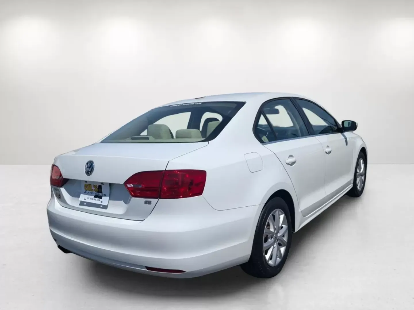 2014 Volkswagen Jetta SE w/Connectivity/Sunroof PZEV (3VWD17AJ2EM) with an Other engine, located at 1430 Gateway Drive, Opelika, AL, 36801, (334) 239-0944, 32.637871, -85.409790 - **Rev Up Your Daily Drive with the 2014 Volkswagen Jetta Sedan from Gils Auto!**<br /> <br /> Are you in the market for a reliable vehicle that combines style, comfort, and efficiency for your daily commute or weekend adventures? Look no further than this stunning 2014 Volkswagen Jetta Sedan, now av - Photo#4