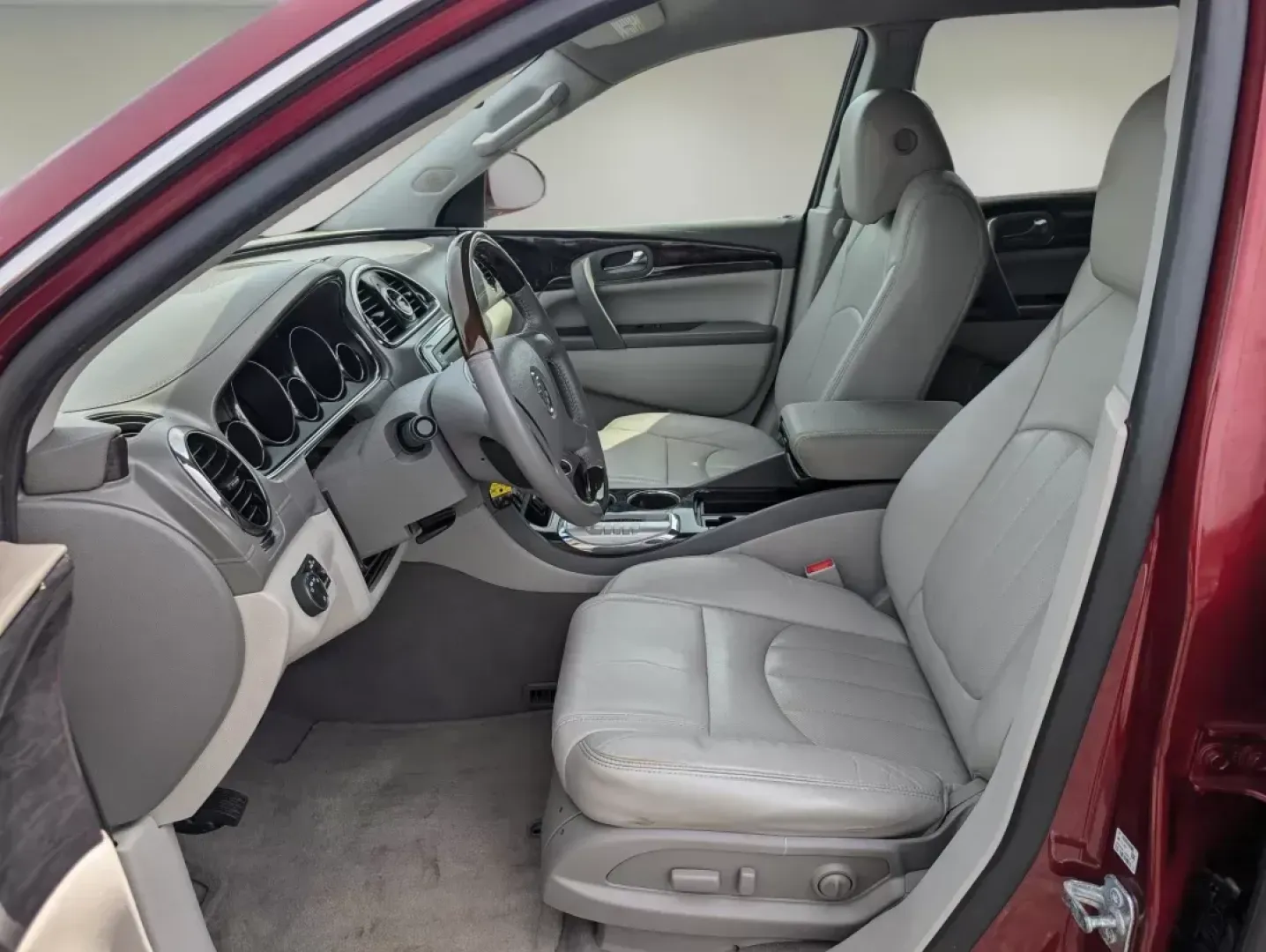 2015 /Light Titanium Buick Enclave Leather (5GAKRBKD5FJ) with an Gas V6 3.6L/217 engine, 6-Speed Automatic transmission, located at 804 22nd Ave, Phenix City, AL, 36870, (334) 297-1860, 32.484749, -85.024475 - 2015 Buick Enclave Leather - Photo#9