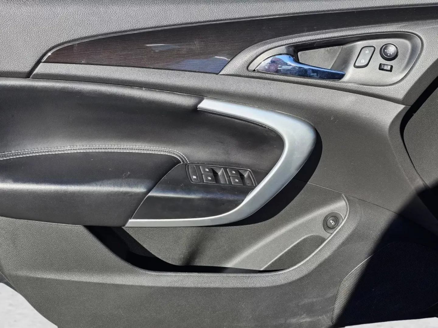 2015 /Ebony Buick Regal Premium I (2G4GN5EX3F9) with an Other engine, located at 1430 Gateway Drive, Opelika, AL, 36801, (334) 239-0944, 32.637871, -85.409790 - Are you ready to elevate your driving experience while enjoying comfort, style, and technology? Whether you're commuting to work, taking the kids to soccer practice, or planning a weekend getaway, the 2015 Buick Regal Premium I is the perfect sedan for your lifestyle. This stunning vehicle combines - Photo#8