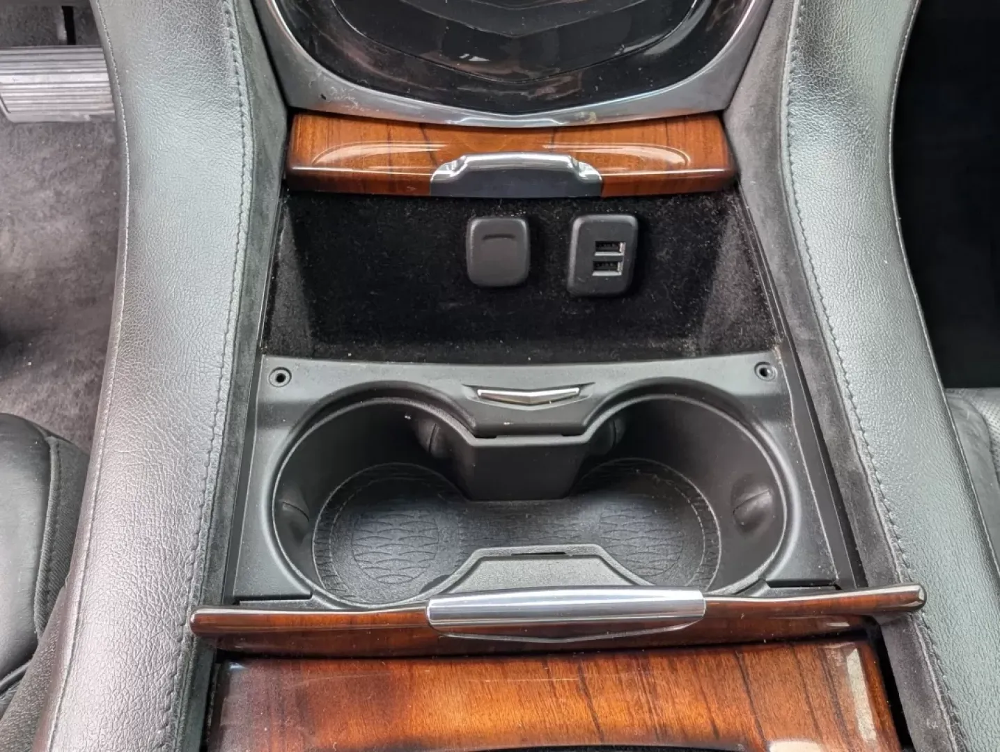 2015 /Jet Black Cadillac Escalade Luxury (1GYS3MKJ8FR) with an Other engine, located at 1430 Gateway Drive, Opelika, AL, 36801, (334) 239-0944, 32.637871, -85.409790 - **Elevate Your Lifestyle with the 2015 Cadillac Escalade Luxury Edition Perfect for Families and Adventurers Alike!**<br /> <br /> Discover the perfect blend of luxury, space, and power with the stunning 2015 Cadillac Escalade, now available at Gils Auto, your premier Buy Here Pay Here dealership l - Photo#14