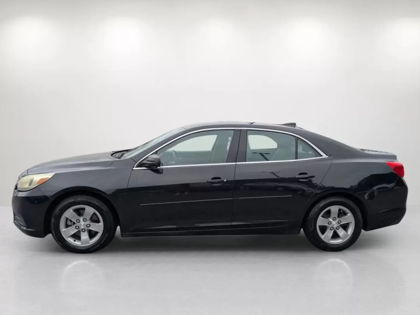 2015 Black Granite Metallic /Jet Black/Titanium Chevrolet Malibu LS (1G11B5SL8FF) with an Other engine, located at 1430 Gateway Drive, Opelika, AL, 36801, (334) 239-0944, 32.637871, -85.409790 - 2015 Chevrolet Malibu LS - Photo#7