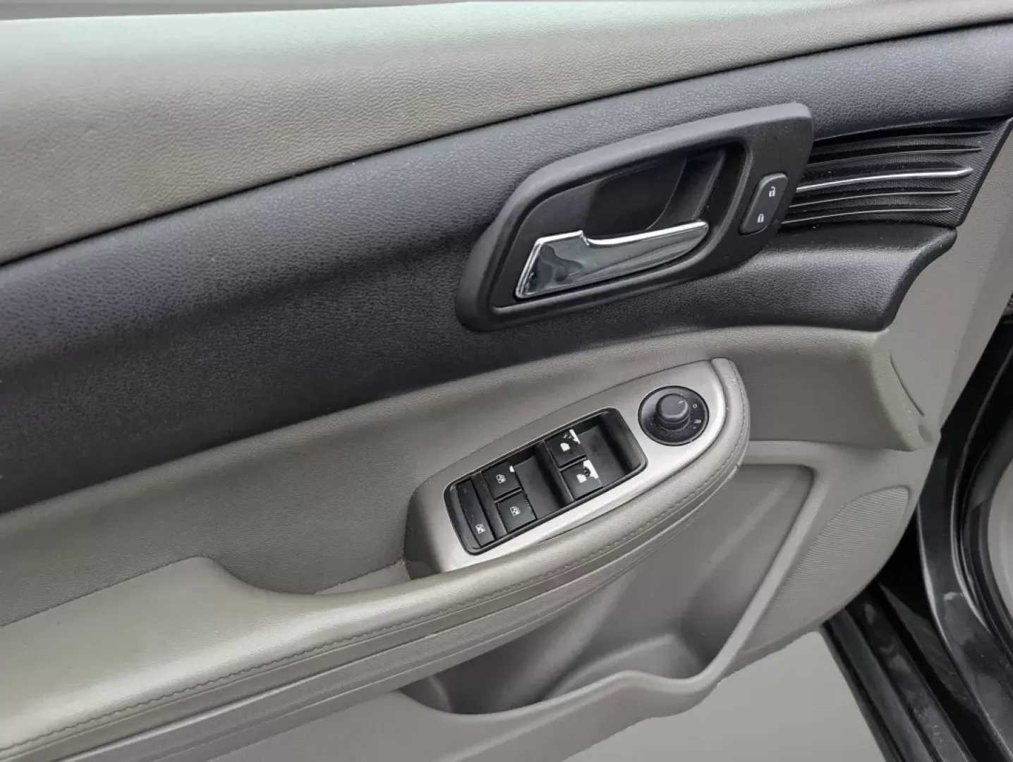 2015 Black Granite Metallic /Jet Black/Titanium Chevrolet Malibu LS (1G11B5SL8FF) with an Other engine, located at 1430 Gateway Drive, Opelika, AL, 36801, (334) 239-0944, 32.637871, -85.409790 - 2015 Chevrolet Malibu LS - Photo#8