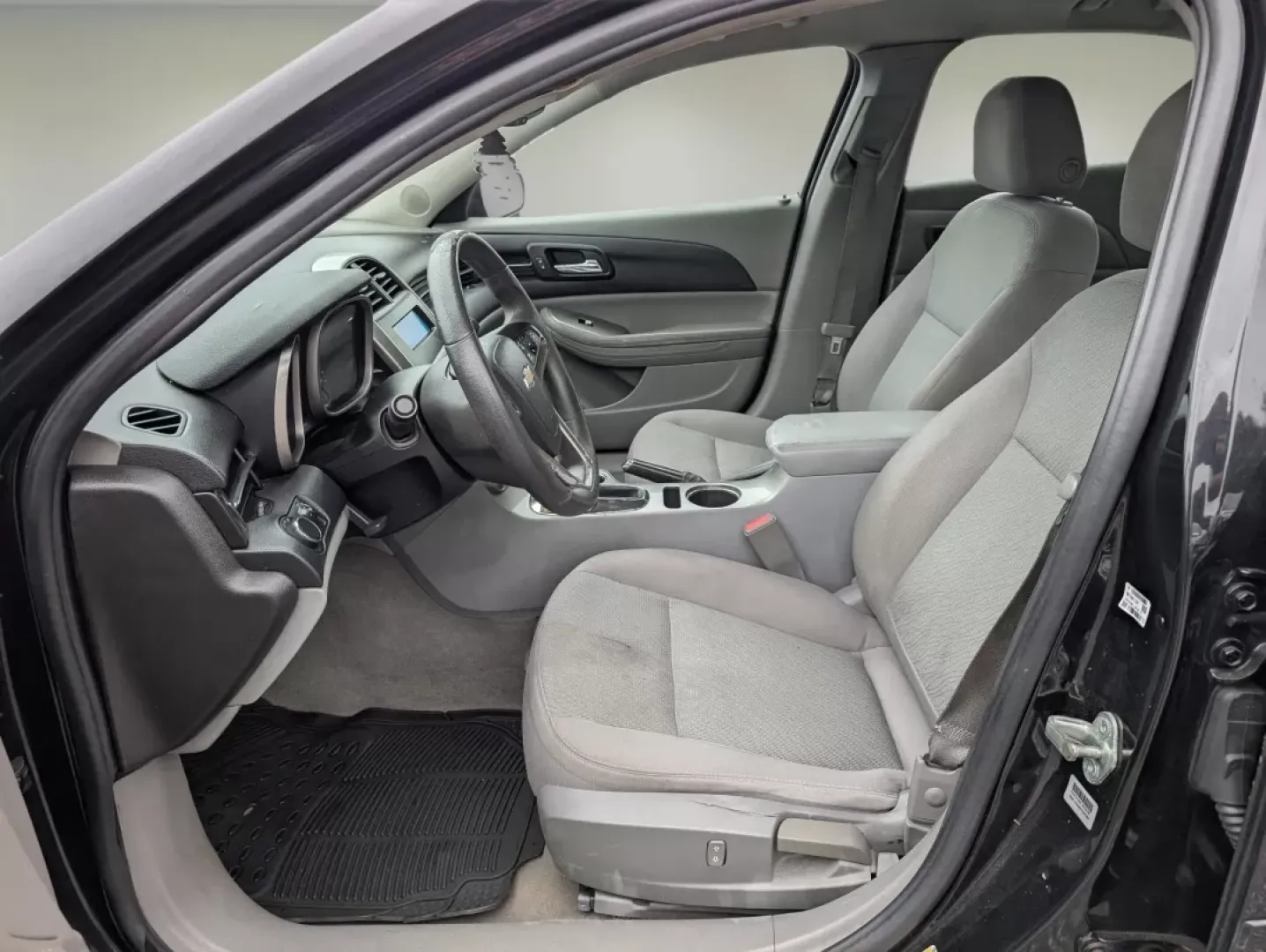 2015 Black Granite Metallic /Jet Black/Titanium Chevrolet Malibu LS (1G11B5SL8FF) with an Other engine, located at 1430 Gateway Drive, Opelika, AL, 36801, (334) 239-0944, 32.637871, -85.409790 - 2015 Chevrolet Malibu LS - Photo#9