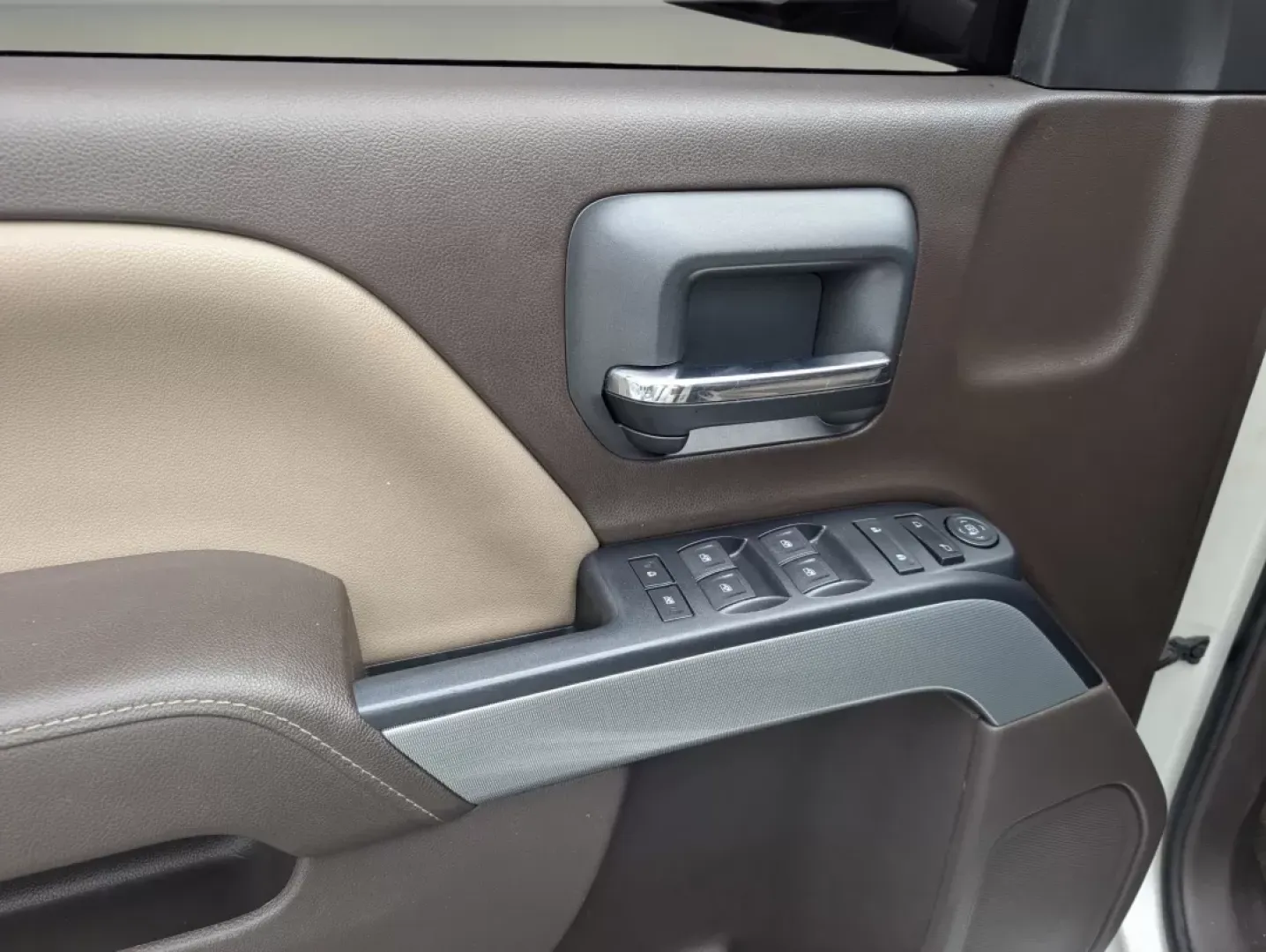 2015 /Cocoa/Dune Chevrolet Silverado 1500 LT (3GCUKRECXFG) with an Other engine, located at 1430 Gateway Drive, Opelika, AL, 36801, (334) 239-0944, 32.637871, -85.409790 - 2015 Chevrolet Silverado 1500 LT - Photo#8