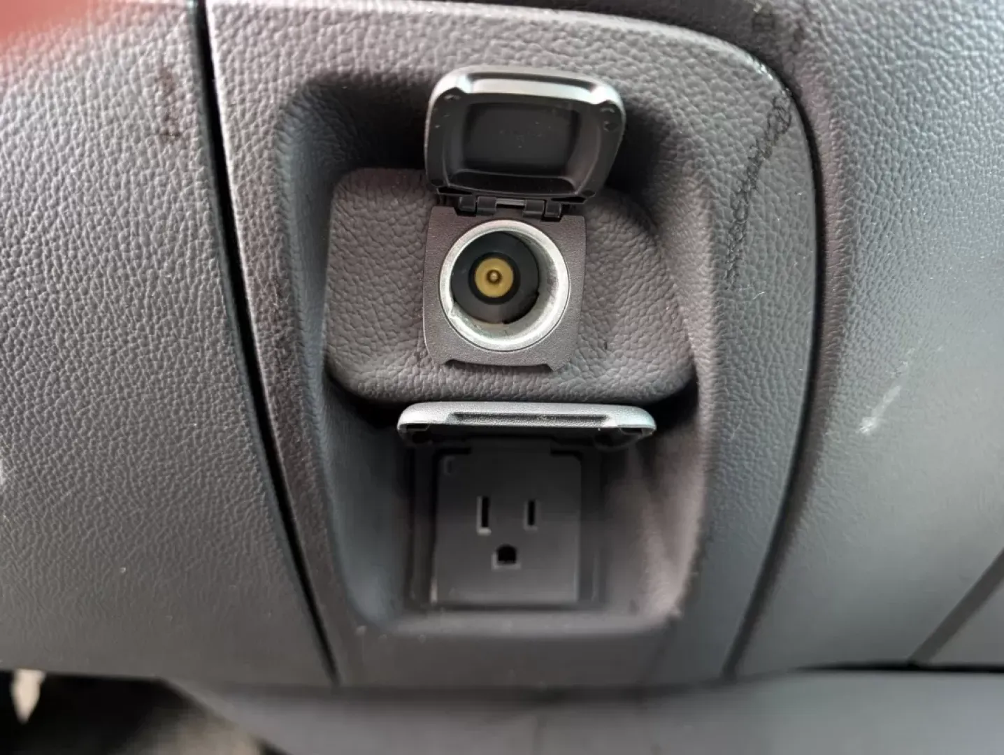 2015 /Jet Black Chevrolet Silverado 1500 LT (1GCRCREC5FZ) with an Other engine, located at 5115 14th Ave., Columbus, GA, 31904, (706) 323-0345, 32.511494, -84.971046 - **Unleash Your Adventures with the 2015 Chevrolet Silverado 1500 LT Perfect for Work and Play!**<br /> <br /> Are you ready to elevate your daily drives or weekend getaways? The 2015 Chevrolet Silverado 1500 LT is the ultimate extended cab pickup that blends rugged capability with sophisticated com - Photo#16