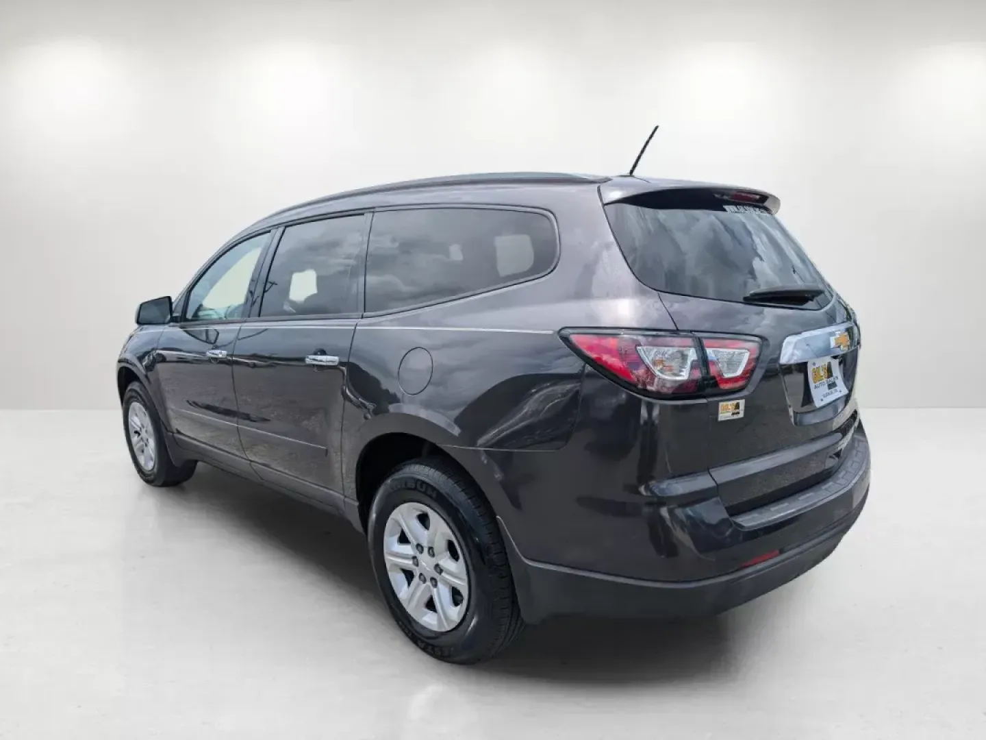 2015 /Dark Titanium/Light Titanium Chevrolet Traverse LS (1GNKRFKD6FJ) with an Other engine, located at 521 Old Farm Lane Rd, Prattville, AL, 36066, (334) 325-1505, 32.482460, -86.416367 - Experience the ultimate family road trips or weekend adventures with the 2015 Chevrolet Traverse LS, now available at Gils Auto in Prattville, AL. This spacious SUV is designed to accommodate your growing family, providing comfort and convenience without breaking the bank. With an impressive eight-p - Photo#6