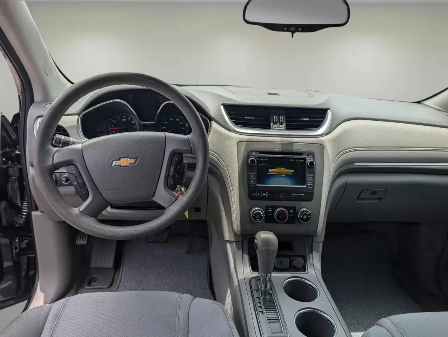 2015 /Dark Titanium/Light Titanium Chevrolet Traverse LS (1GNKRFKD6FJ) with an Other engine, located at 521 Old Farm Lane Rd, Prattville, AL, 36066, (334) 325-1505, 32.482460, -86.416367 - Experience the ultimate family road trips or weekend adventures with the 2015 Chevrolet Traverse LS, now available at Gils Auto in Prattville, AL. This spacious SUV is designed to accommodate your growing family, providing comfort and convenience without breaking the bank. With an impressive eight-p - Photo#12