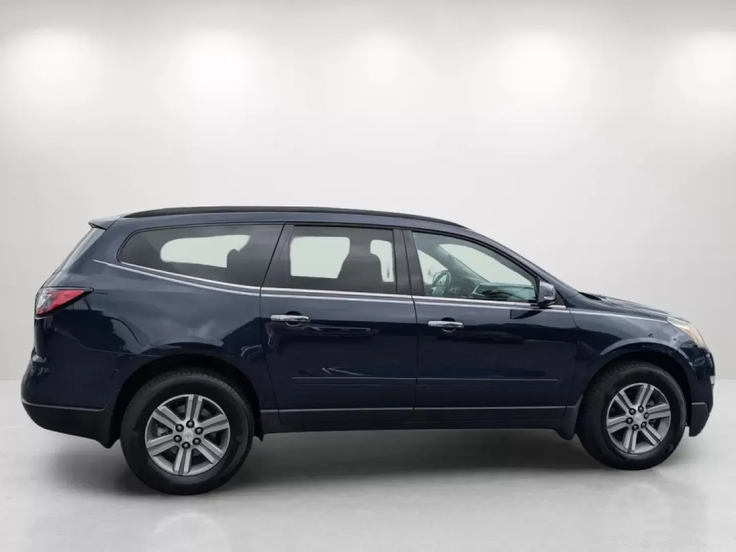 2015 /Ebony Chevrolet Traverse LT (1GNKRHKD0FJ) with an Other engine, located at 7000 Northlake Connector, Columbus, GA, 31904, (706) 987-8085, 32.524975, -84.978134 - ### Discover Your New Family Adventure with the 2015 Chevrolet Traverse LT at Gils Auto!<br /> <br /> If you're searching for the ultimate family SUV that combines comfort, space, and reliability, look no further than the stunning 2015 Chevrolet Traverse LT available at Gils Auto in Phenix City, AL. - Photo#3