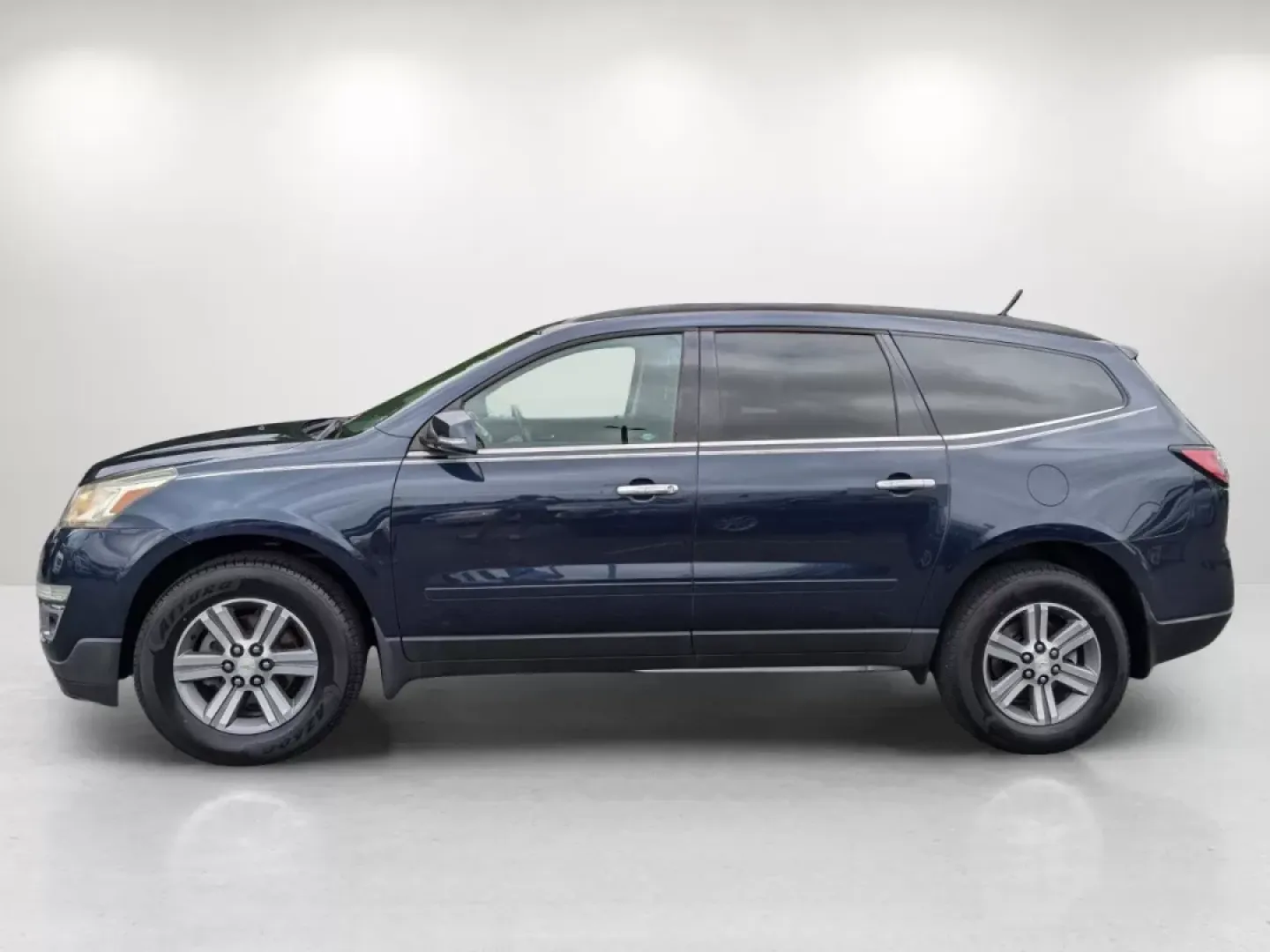 2015 /Ebony Chevrolet Traverse LT (1GNKRHKD0FJ) with an Other engine, located at 7000 Northlake Connector, Columbus, GA, 31904, (706) 987-8085, 32.524975, -84.978134 - ### Discover Your New Family Adventure with the 2015 Chevrolet Traverse LT at Gils Auto!<br /> <br /> If you're searching for the ultimate family SUV that combines comfort, space, and reliability, look no further than the stunning 2015 Chevrolet Traverse LT available at Gils Auto in Phenix City, AL. - Photo#7