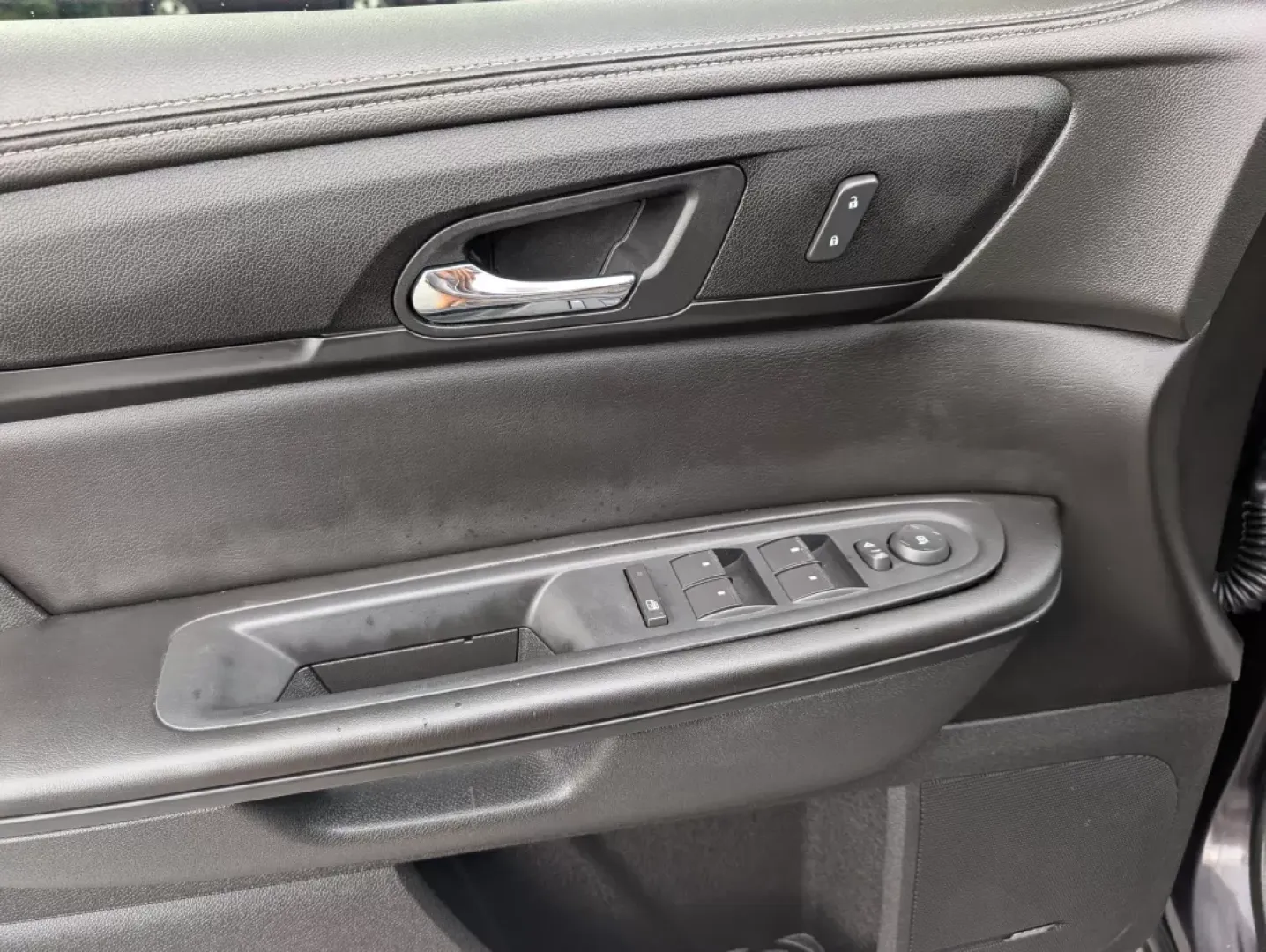 2015 /Ebony Chevrolet Traverse LT (1GNKRHKD9FJ) with an Other engine, located at 521 Old Farm Lane Rd, Prattville, AL, 36066, (334) 325-1505, 32.482460, -86.416367 - **Discover Adventure with the 2015 Chevrolet Traverse LT Your Perfect Family SUV!**<br /> <br /> Are you ready to elevate your family adventures? The 2015 Chevrolet Traverse LT is designed to take your family outings, weekend getaways, and daily commutes to an entirely new level. With spacious seat - Photo#8