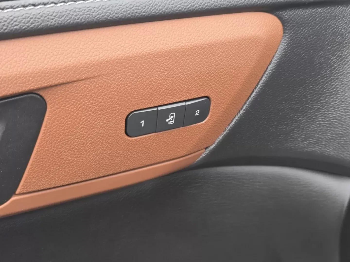 2015 /Ebony/Saddle Up Chevrolet Traverse LTZ (1GNKVJKD1FJ) with an Other engine, located at 1430 Gateway Drive, Opelika, AL, 36801, (334) 239-0944, 32.637871, -85.409790 - **Adventure Awaits with the 2015 Chevrolet Traverse LTZ Perfect for Growing Families!**<br /> <br /> Are you a family on the go, seeking a reliable and spacious SUV that effortlessly balances style with functionality? Look no further than the stunning 2015 Chevrolet Traverse LTZ, available now at G - Photo#10