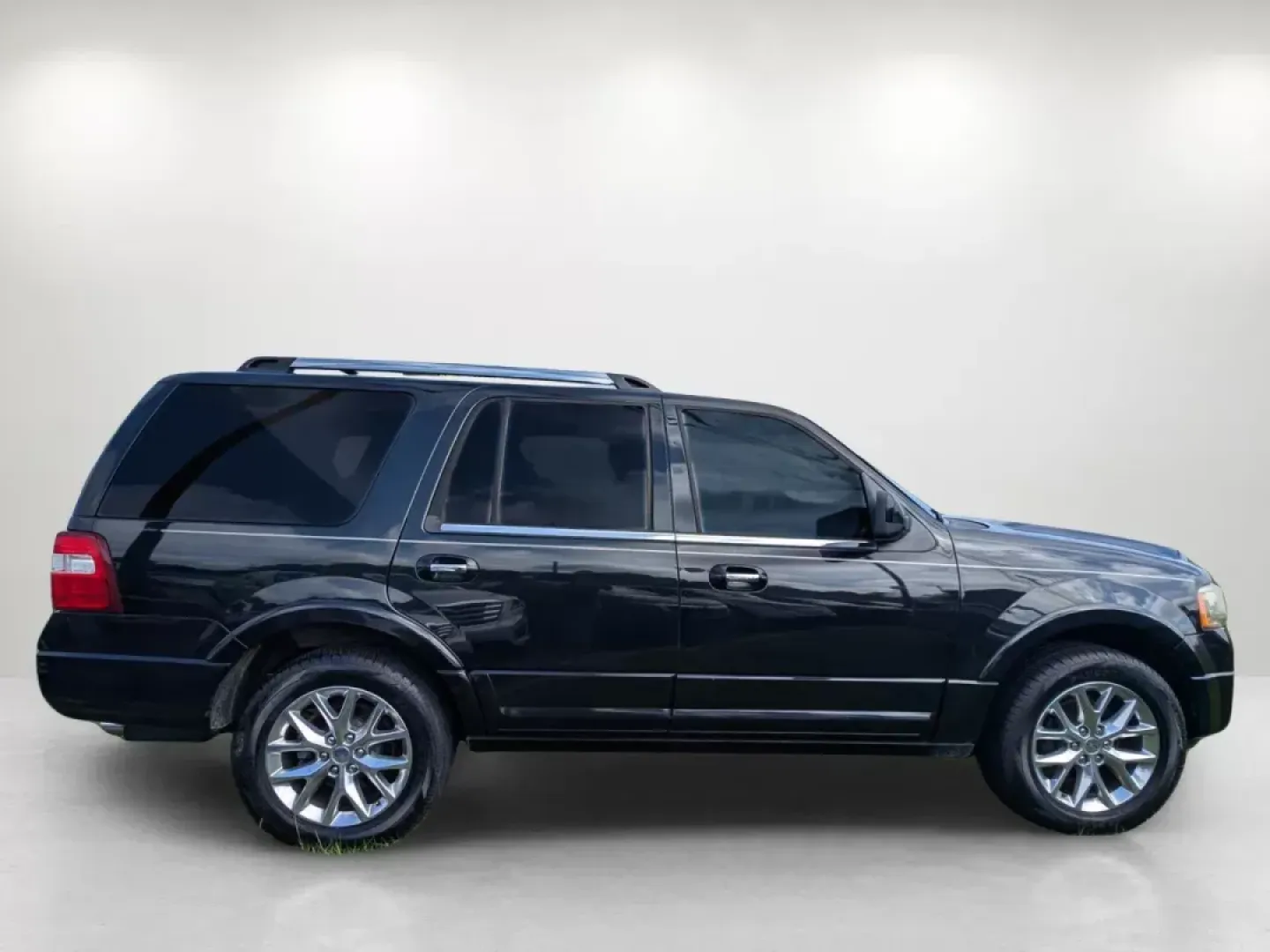 2015 Ford Expedition Limited (1FMJU1KTXFE) with an Twin Turbo Regular Unleaded V-6 3.5 L/213 engine, 6-Speed Automatic w/OD transmission, located at 3959 U.S. 80 W, Phenix City, AL, 36870, (334) 297-4885, 32.469296, -85.135185 - **Unleash Your Adventure with the 2015 Ford Expedition Limited!**<br /> <br /> Are you ready to elevate your family outings, weekend adventures, or daily commutes? The 2015 Ford Expedition Limited, available now at Gils Auto, is your perfect companion for a lifestyle that demands space, comfort, and - Photo#4