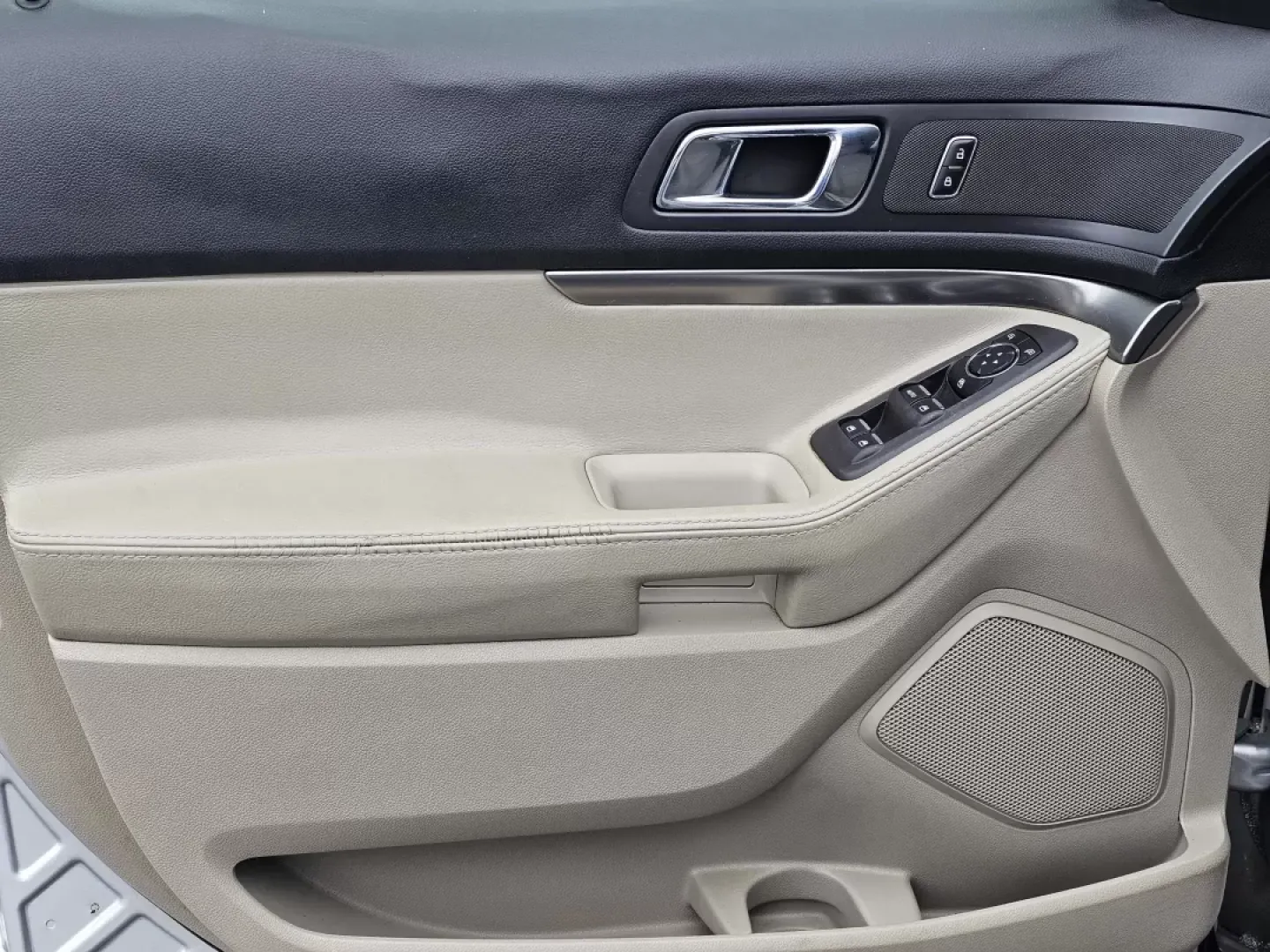 2015 Ford Explorer Base (1FM5K7B86FG) with an Other engine, located at 521 Old Farm Lane Rd, Prattville, AL, 36066, (334) 325-1505, 32.482460, -86.416367 - **Explore New Adventures with the 2015 Ford Explorer at Gils Auto in Phenix City, AL!**<br /> <br /> Prepare to elevate your lifestyle with the remarkable 2015 Ford Explorer, available now at Gils Auto, your trusted Buy Here Pay Here dealership located at 3959 U.S. 80 W, Phenix City, AL 36870. This - Photo#8