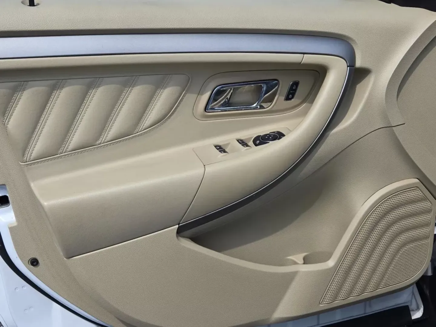 2015 Ford Taurus SEL (1FAHP2E87FG) with an Other engine, located at 3959 U.S. 80 W, Phenix City, AL, 36870, (334) 297-4885, 32.469296, -85.135185 - **Discover Your New Lifestyle with the 2015 Ford Taurus SEL at Gils Auto!**<br /> <br /> Are you on the hunt for a reliable vehicle that effortlessly blends style, comfort, and practicality? Look no further than the 2015 Ford Taurus SEL, available right here at Gils Auto in Phenix City, AL. Perfect - Photo#10