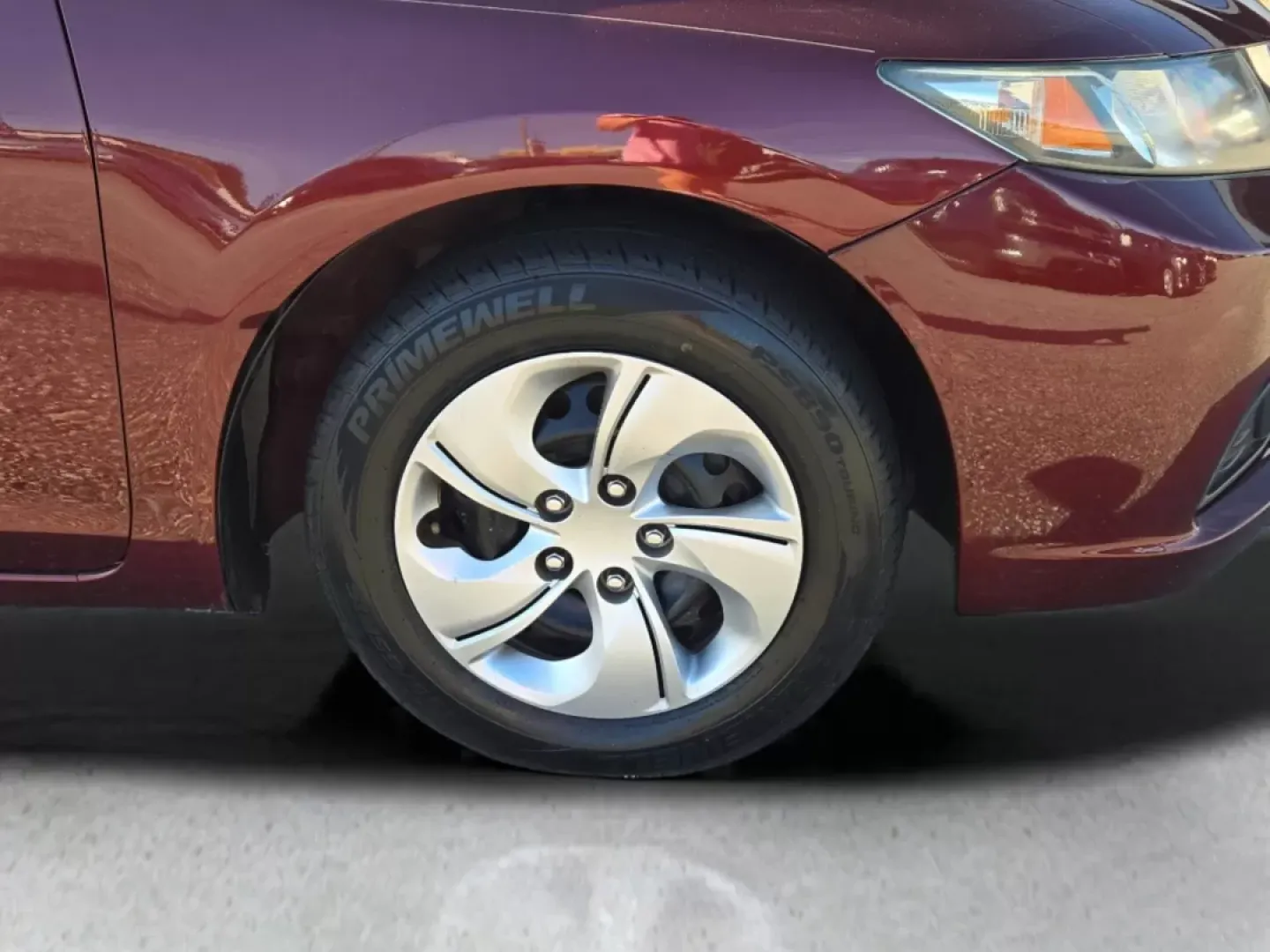 2015 Honda Civic Sedan LX (19XFB2F51FE) with an Other engine, located at 1430 Gateway Drive, Opelika, AL, 36801, (334) 239-0944, 32.637871, -85.409790 - Discover the perfect blend of reliability and affordability with the 2015 Honda Civic Sedan LX, available now at Gils Auto in Phenix City, AL. Whether you're commuting to work, running errands around town, or embarking on weekend adventures, this versatile sedan is designed for your lifestyle. With - Photo#2