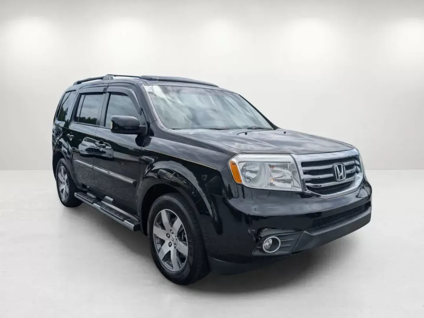 2015 Honda Pilot Touring (5FNYF3H90FB) with an Regular Unleaded V-6 3.5 L/212 engine, 5-Speed Automatic w/OD transmission, located at 804 22nd Ave, Phenix City, AL, 36870, (334) 297-1860, 32.484749, -85.024475 - Experience the ultimate family adventures with this stunning 2015 Honda Pilot Touring, now available at Gils Auto - Phenix City #2! Located at 804 22nd Ave, Phenix City, AL 36870, our dealership specializes in Buy Here Pay Here financing, making it easier than ever for you to drive home a reliable v - Photo#2