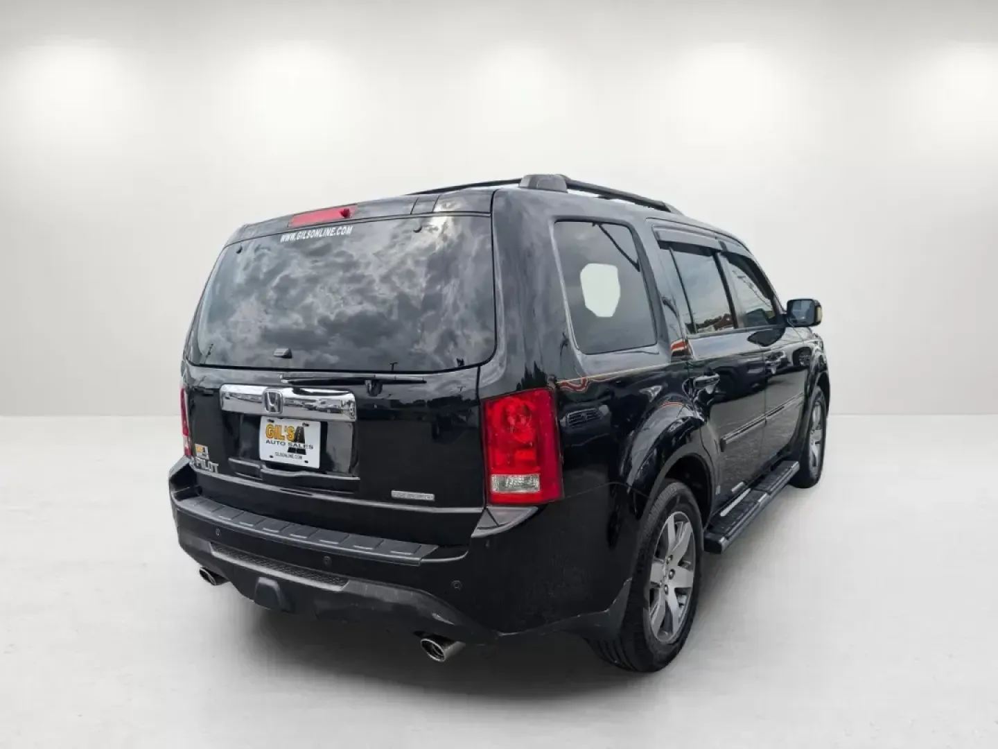 2015 Honda Pilot Touring (5FNYF3H90FB) with an Regular Unleaded V-6 3.5 L/212 engine, 5-Speed Automatic w/OD transmission, located at 804 22nd Ave, Phenix City, AL, 36870, (334) 297-1860, 32.484749, -85.024475 - Experience the ultimate family adventures with this stunning 2015 Honda Pilot Touring, now available at Gils Auto - Phenix City #2! Located at 804 22nd Ave, Phenix City, AL 36870, our dealership specializes in Buy Here Pay Here financing, making it easier than ever for you to drive home a reliable v - Photo#4