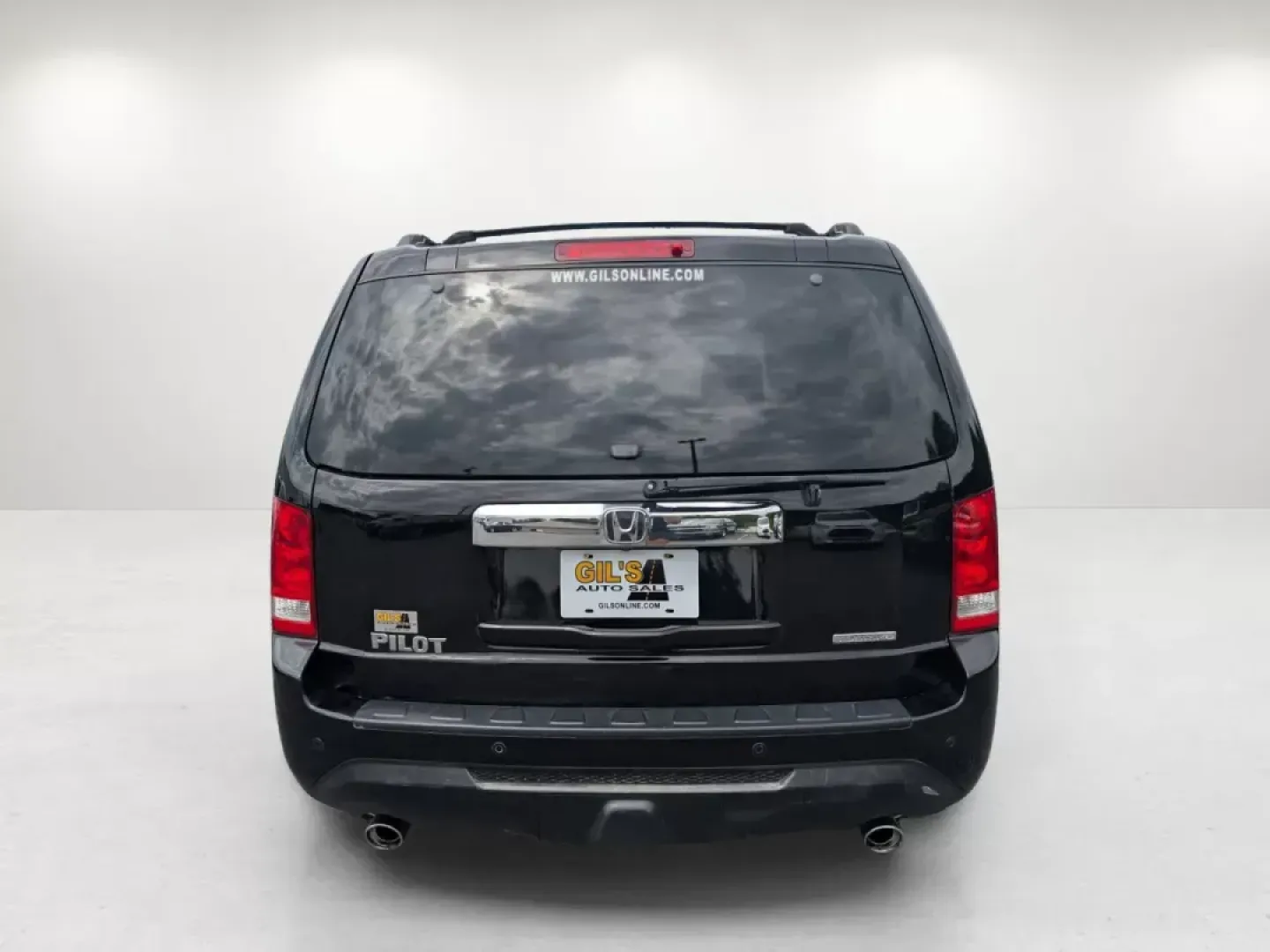 2015 Honda Pilot Touring (5FNYF3H90FB) with an Regular Unleaded V-6 3.5 L/212 engine, 5-Speed Automatic w/OD transmission, located at 804 22nd Ave, Phenix City, AL, 36870, (334) 297-1860, 32.484749, -85.024475 - Experience the ultimate family adventures with this stunning 2015 Honda Pilot Touring, now available at Gils Auto - Phenix City #2! Located at 804 22nd Ave, Phenix City, AL 36870, our dealership specializes in Buy Here Pay Here financing, making it easier than ever for you to drive home a reliable v - Photo#5
