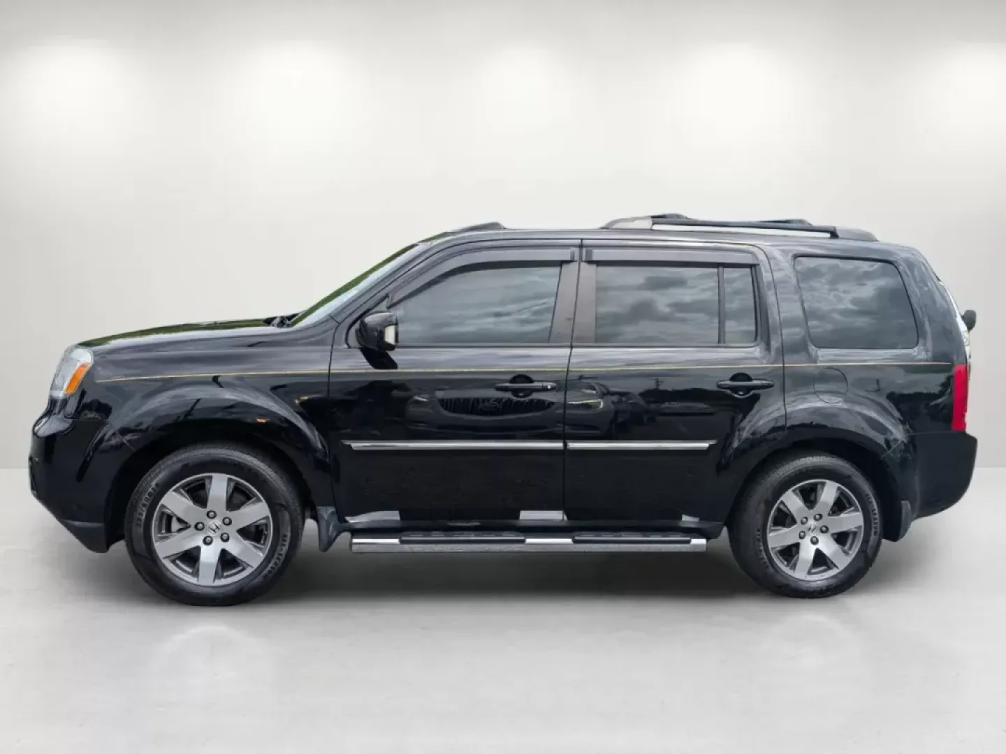 2015 Honda Pilot Touring (5FNYF3H90FB) with an Regular Unleaded V-6 3.5 L/212 engine, 5-Speed Automatic w/OD transmission, located at 804 22nd Ave, Phenix City, AL, 36870, (334) 297-1860, 32.484749, -85.024475 - Experience the ultimate family adventures with this stunning 2015 Honda Pilot Touring, now available at Gils Auto - Phenix City #2! Located at 804 22nd Ave, Phenix City, AL 36870, our dealership specializes in Buy Here Pay Here financing, making it easier than ever for you to drive home a reliable v - Photo#7