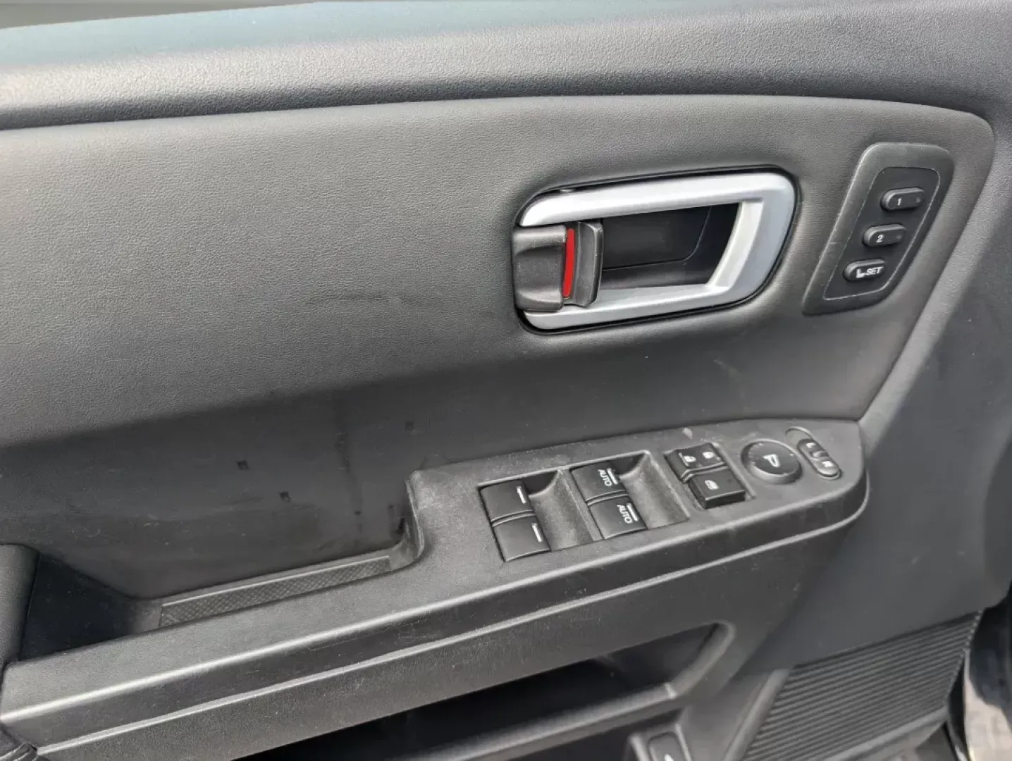 2015 Honda Pilot Touring (5FNYF3H90FB) with an Regular Unleaded V-6 3.5 L/212 engine, 5-Speed Automatic w/OD transmission, located at 804 22nd Ave, Phenix City, AL, 36870, (334) 297-1860, 32.484749, -85.024475 - Experience the ultimate family adventures with this stunning 2015 Honda Pilot Touring, now available at Gils Auto - Phenix City #2! Located at 804 22nd Ave, Phenix City, AL 36870, our dealership specializes in Buy Here Pay Here financing, making it easier than ever for you to drive home a reliable v - Photo#8
