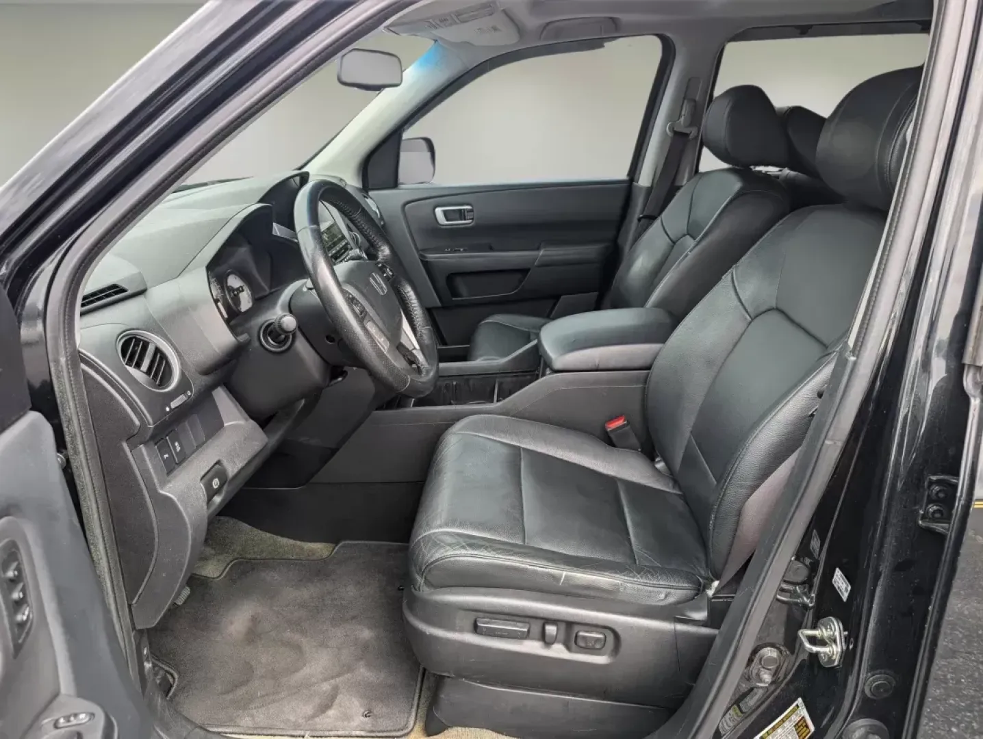 2015 Honda Pilot Touring (5FNYF3H90FB) with an Regular Unleaded V-6 3.5 L/212 engine, 5-Speed Automatic w/OD transmission, located at 804 22nd Ave, Phenix City, AL, 36870, (334) 297-1860, 32.484749, -85.024475 - Experience the ultimate family adventures with this stunning 2015 Honda Pilot Touring, now available at Gils Auto - Phenix City #2! Located at 804 22nd Ave, Phenix City, AL 36870, our dealership specializes in Buy Here Pay Here financing, making it easier than ever for you to drive home a reliable v - Photo#9