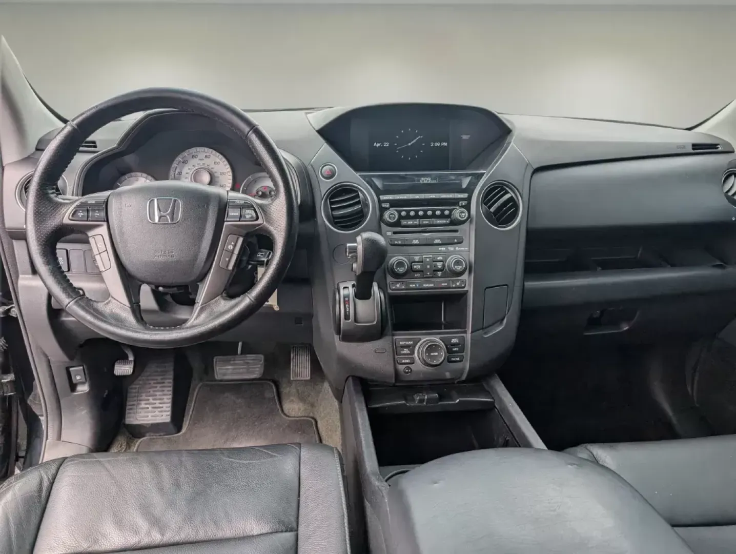 2015 Honda Pilot Touring (5FNYF3H90FB) with an Regular Unleaded V-6 3.5 L/212 engine, 5-Speed Automatic w/OD transmission, located at 804 22nd Ave, Phenix City, AL, 36870, (334) 297-1860, 32.484749, -85.024475 - Experience the ultimate family adventures with this stunning 2015 Honda Pilot Touring, now available at Gils Auto - Phenix City #2! Located at 804 22nd Ave, Phenix City, AL 36870, our dealership specializes in Buy Here Pay Here financing, making it easier than ever for you to drive home a reliable v - Photo#12