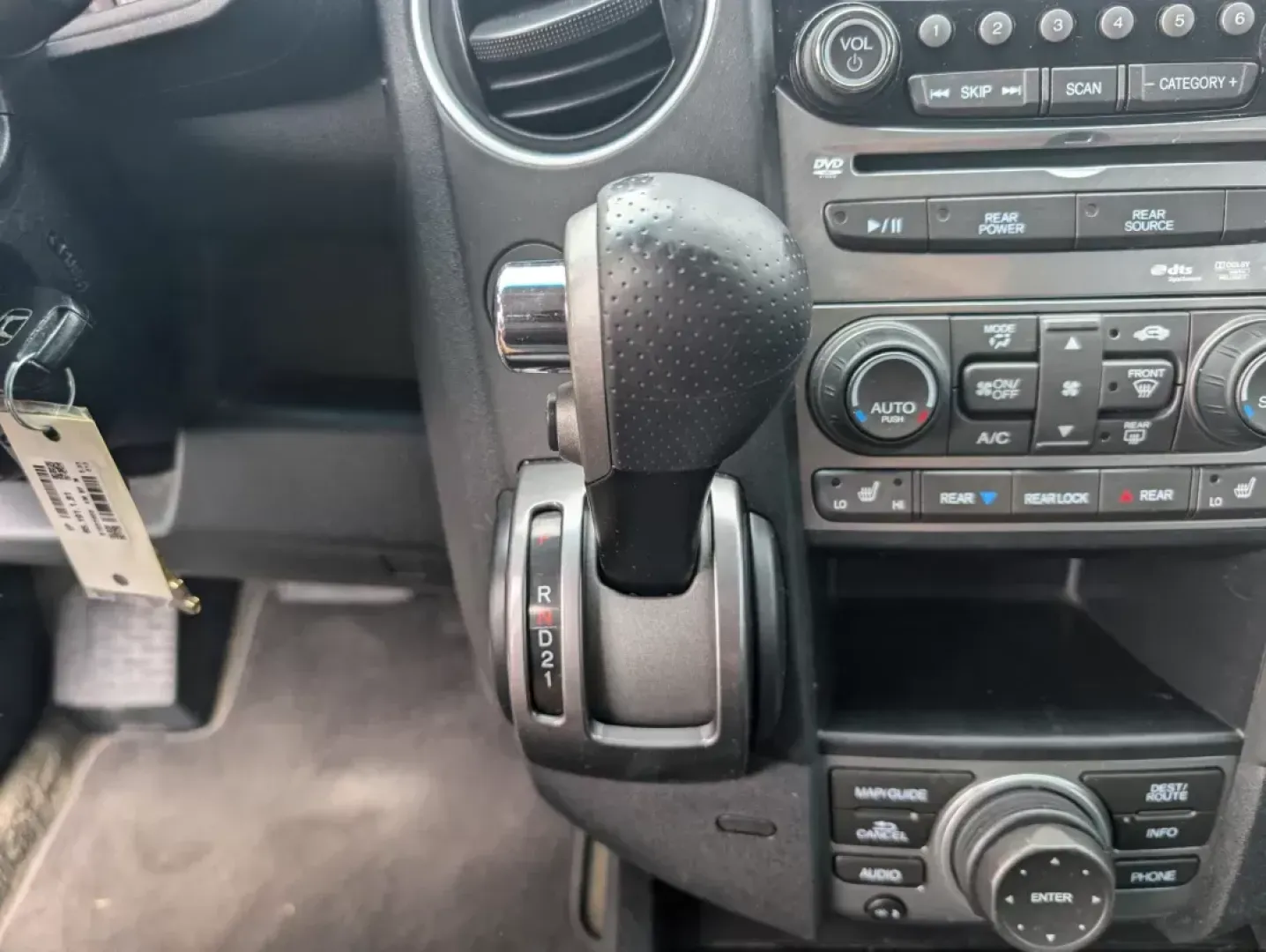 2015 Honda Pilot Touring (5FNYF3H90FB) with an Regular Unleaded V-6 3.5 L/212 engine, 5-Speed Automatic w/OD transmission, located at 804 22nd Ave, Phenix City, AL, 36870, (334) 297-1860, 32.484749, -85.024475 - Experience the ultimate family adventures with this stunning 2015 Honda Pilot Touring, now available at Gils Auto - Phenix City #2! Located at 804 22nd Ave, Phenix City, AL 36870, our dealership specializes in Buy Here Pay Here financing, making it easier than ever for you to drive home a reliable v - Photo#14