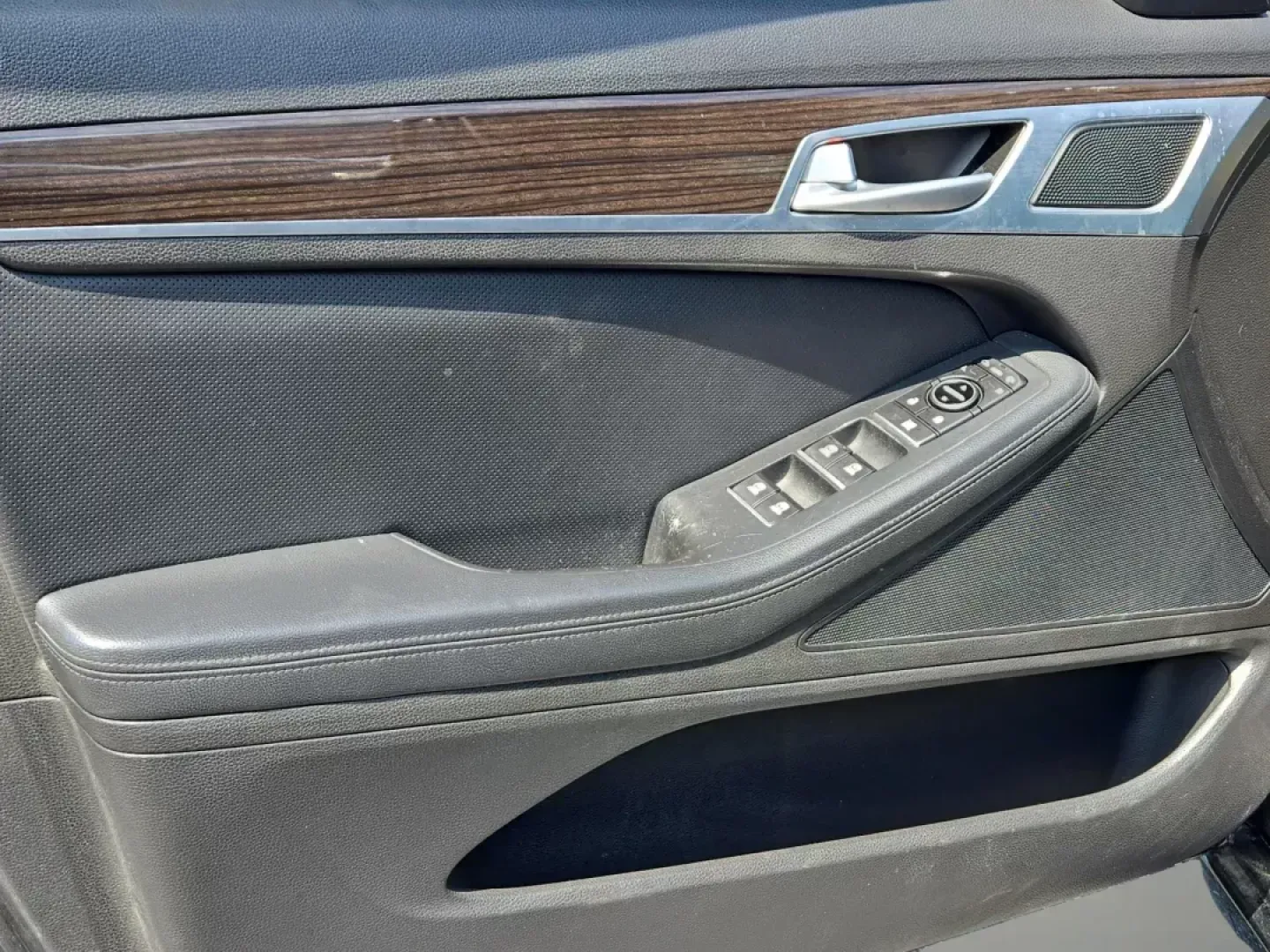 2015 /Black Hyundai Genesis 3.8L (KMHGN4JEXFU) with an Other engine, located at 3959 U.S. 80 W, Phenix City, AL, 36870, (334) 297-4885, 32.469296, -85.135185 - **Elevate Your Driving Experience with the 2015 Hyundai Genesis at Gils Auto!**<br /> <br /> Are you in search of a refined and luxurious sedan that caters to your active lifestyle? Look no further! The 2015 Hyundai Genesis is designed for those who value both comfort and performance, making it perf - Photo#9