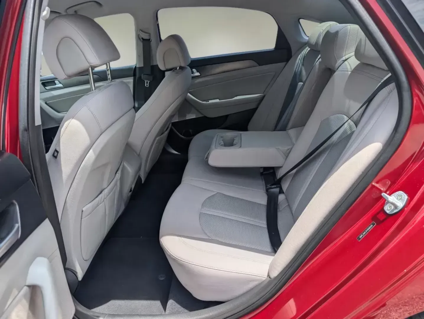 2015 /Gray Hyundai Sonata 2.4L Sport (5NPE34AF2FH) with an Regular Unleaded I-4 2.4 L/144 engine, 6-Speed Automatic w/OD transmission, located at 3959 U.S. 80 W, Phenix City, AL, 36870, (334) 297-4885, 32.469296, -85.135185 - 2015 Hyundai Sonata 2.4L Sport - Photo#10