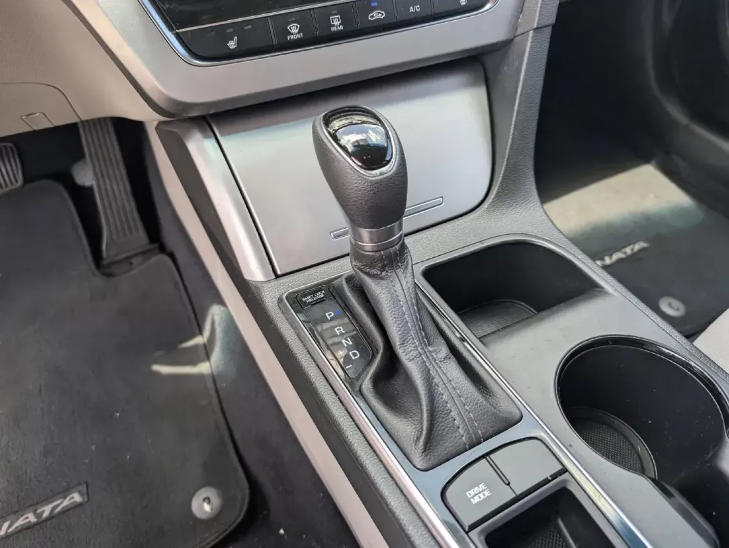 2015 /Gray Hyundai Sonata 2.4L Sport (5NPE34AF2FH) with an Regular Unleaded I-4 2.4 L/144 engine, 6-Speed Automatic w/OD transmission, located at 3959 U.S. 80 W, Phenix City, AL, 36870, (334) 297-4885, 32.469296, -85.135185 - 2015 Hyundai Sonata 2.4L Sport - Photo#13