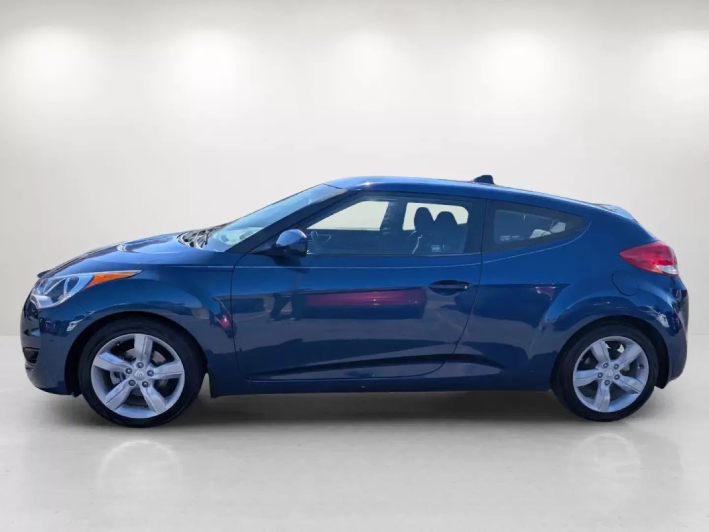 2015 /Black Hyundai Veloster (KMHTC6AD4FU) with an Other engine, located at 1430 Gateway Drive, Opelika, AL, 36801, (334) 239-0944, 32.637871, -85.409790 - Experience a dynamic lifestyle filled with excitement and adventure in this stunning 2015 Hyundai Veloster, now available at Gils Auto in Phenix City, AL! This sporty coupe is perfect for those who thrive on the thrill of the drive, whether you're navigating the bustling streets of downtown Phenix C - Photo#7