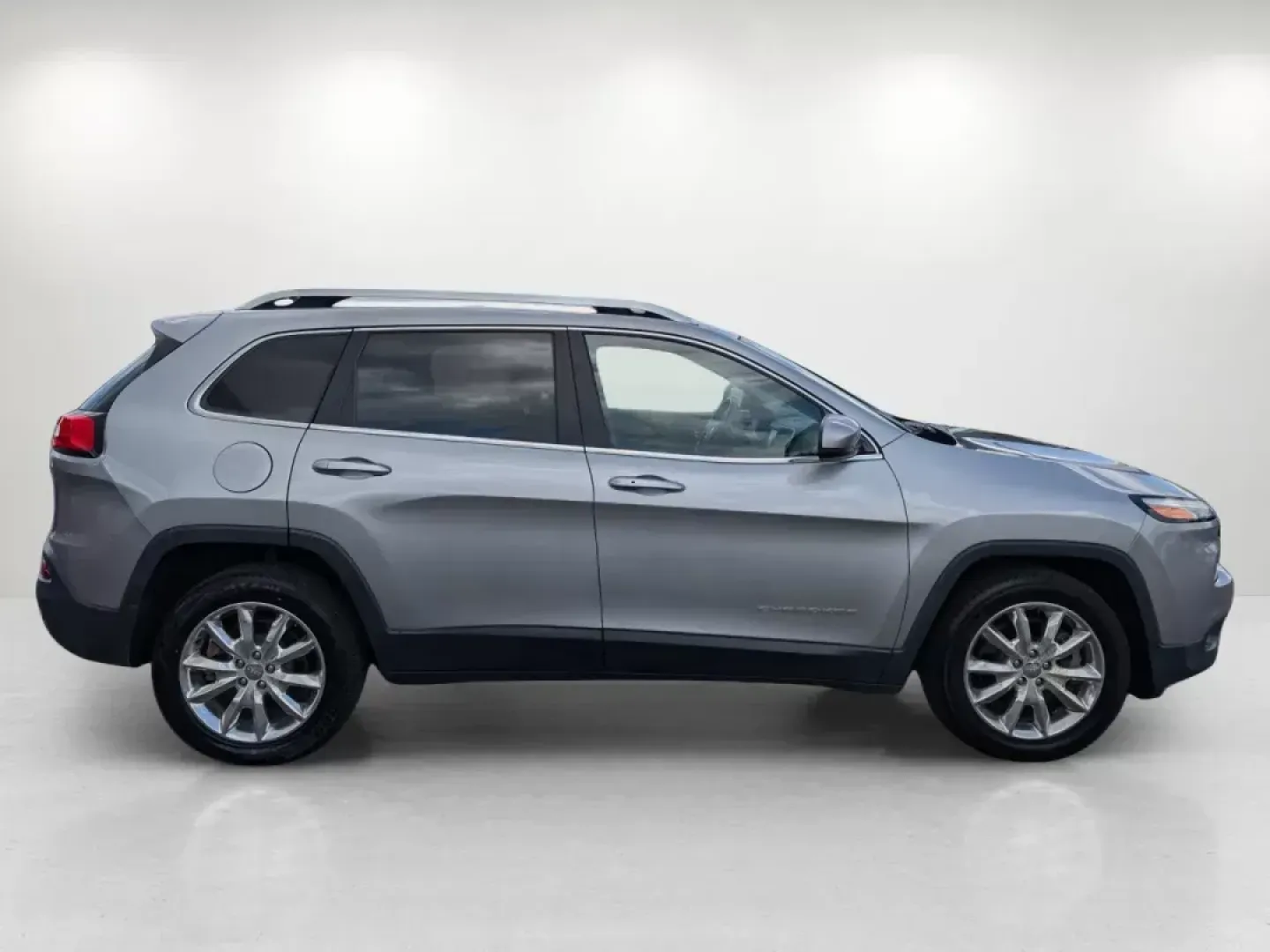 2015 /Black Jeep Cherokee Limited (1C4PJLDS8FW) with an Regular Unleaded V-6 3.2 L/198 engine, 9-Speed Automatic w/OD transmission, located at 3959 U.S. 80 W, Phenix City, AL, 36870, (334) 297-4885, 32.469296, -85.135185 - **Unleash Your Adventures with the 2015 Jeep Cherokee Limited at Gils Auto - Phenix City!**<br /> <br /> Are you ready to elevate your lifestyle? Whether you're carving through city streets, embarking on thrilling weekend getaways, or tackling daily commutes, the 2015 Jeep Cherokee Limited is built - Photo#3