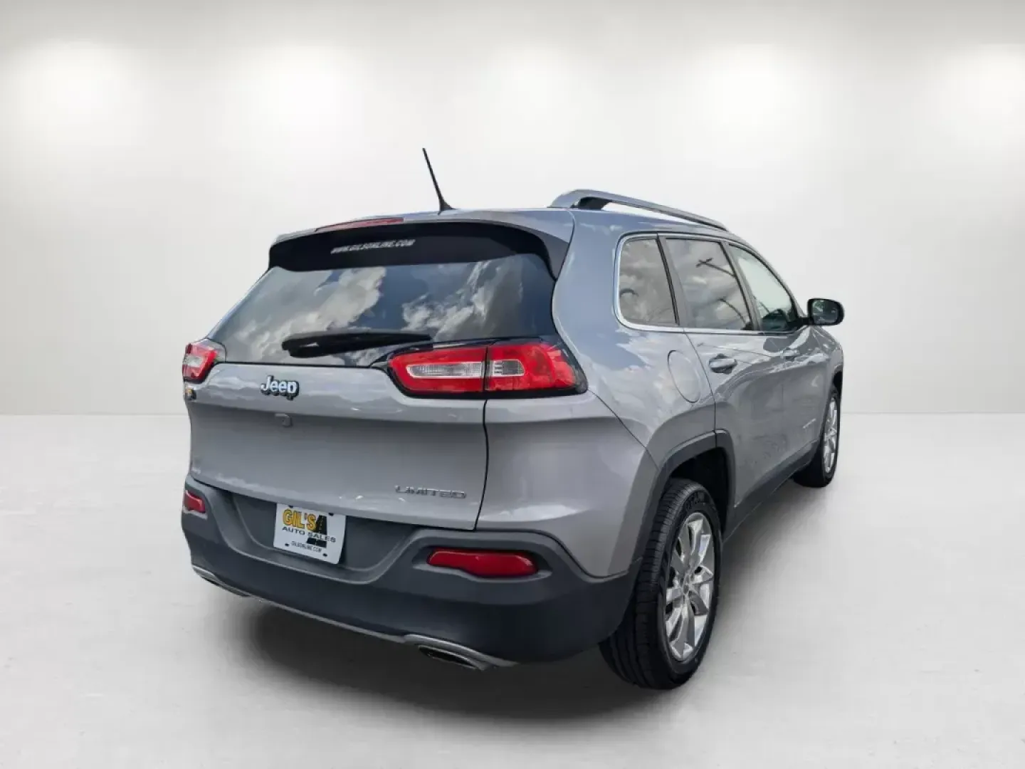 2015 /Black Jeep Cherokee Limited (1C4PJLDS8FW) with an Regular Unleaded V-6 3.2 L/198 engine, 9-Speed Automatic w/OD transmission, located at 3959 U.S. 80 W, Phenix City, AL, 36870, (334) 297-4885, 32.469296, -85.135185 - **Unleash Your Adventures with the 2015 Jeep Cherokee Limited at Gils Auto - Phenix City!**<br /> <br /> Are you ready to elevate your lifestyle? Whether you're carving through city streets, embarking on thrilling weekend getaways, or tackling daily commutes, the 2015 Jeep Cherokee Limited is built - Photo#4