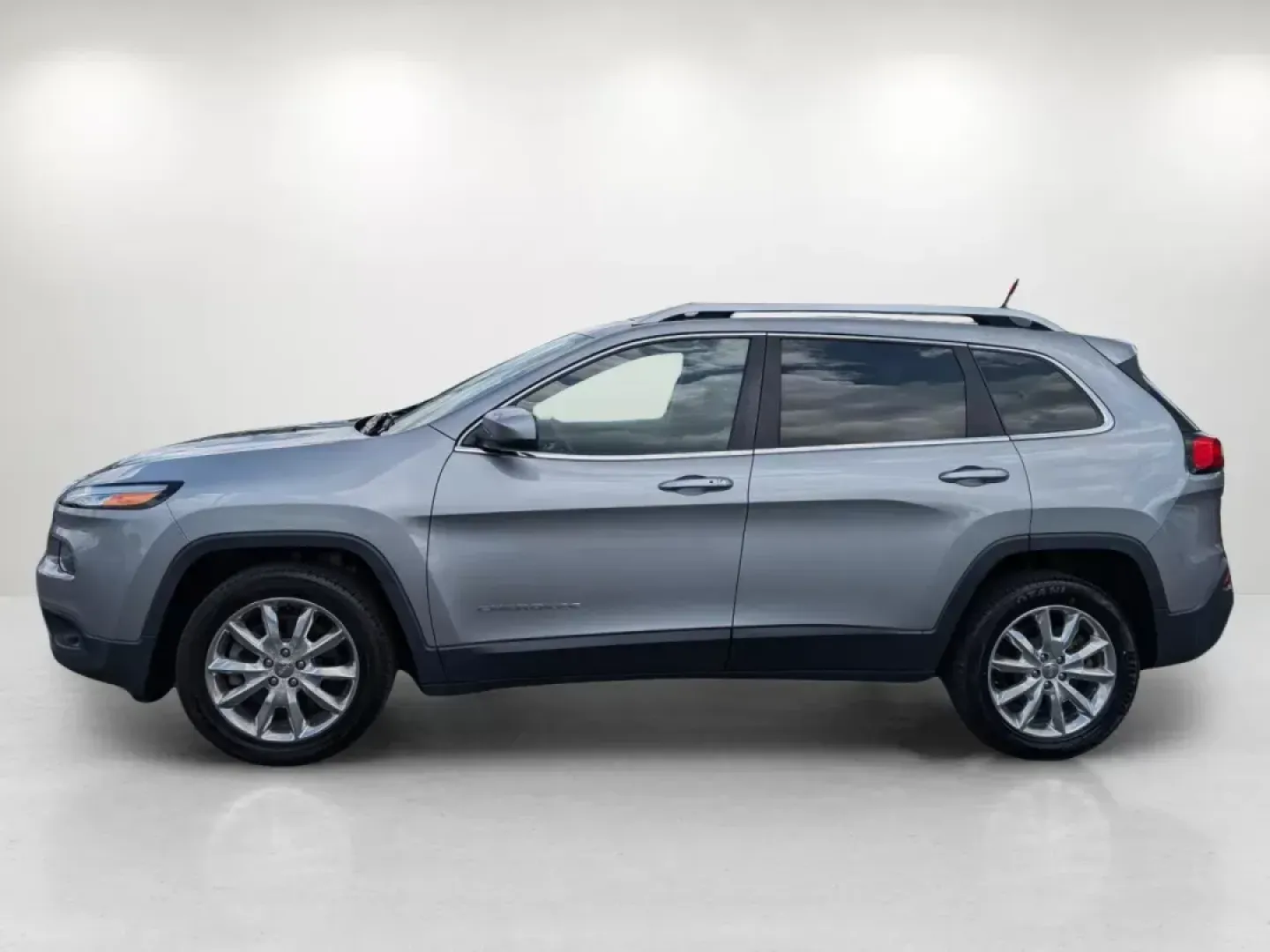 2015 /Black Jeep Cherokee Limited (1C4PJLDS8FW) with an Regular Unleaded V-6 3.2 L/198 engine, 9-Speed Automatic w/OD transmission, located at 3959 U.S. 80 W, Phenix City, AL, 36870, (334) 297-4885, 32.469296, -85.135185 - **Unleash Your Adventures with the 2015 Jeep Cherokee Limited at Gils Auto - Phenix City!**<br /> <br /> Are you ready to elevate your lifestyle? Whether you're carving through city streets, embarking on thrilling weekend getaways, or tackling daily commutes, the 2015 Jeep Cherokee Limited is built - Photo#6