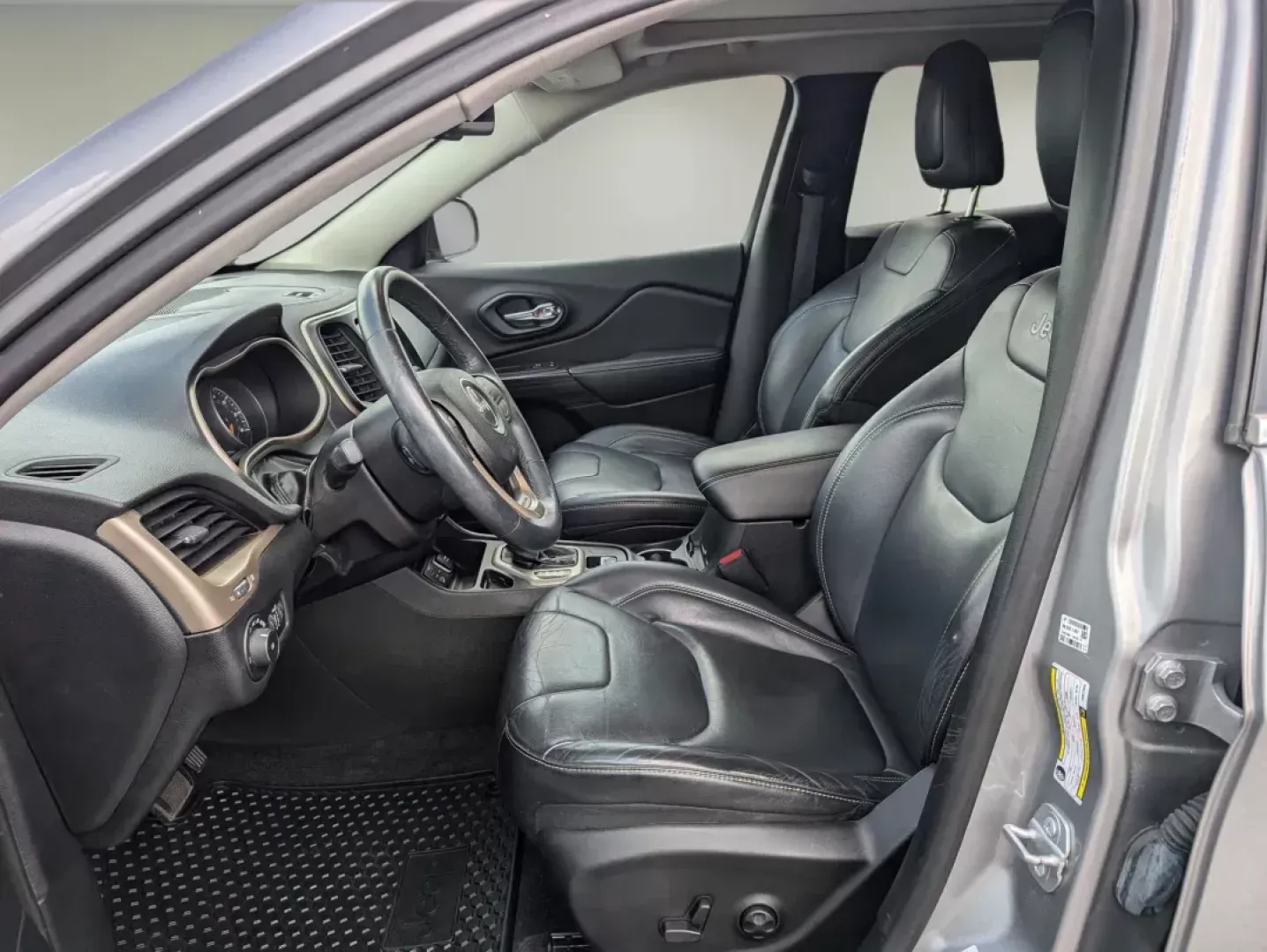 2015 /Black Jeep Cherokee Limited (1C4PJLDS8FW) with an Regular Unleaded V-6 3.2 L/198 engine, 9-Speed Automatic w/OD transmission, located at 3959 U.S. 80 W, Phenix City, AL, 36870, (334) 297-4885, 32.469296, -85.135185 - **Unleash Your Adventures with the 2015 Jeep Cherokee Limited at Gils Auto - Phenix City!**<br /> <br /> Are you ready to elevate your lifestyle? Whether you're carving through city streets, embarking on thrilling weekend getaways, or tackling daily commutes, the 2015 Jeep Cherokee Limited is built - Photo#8