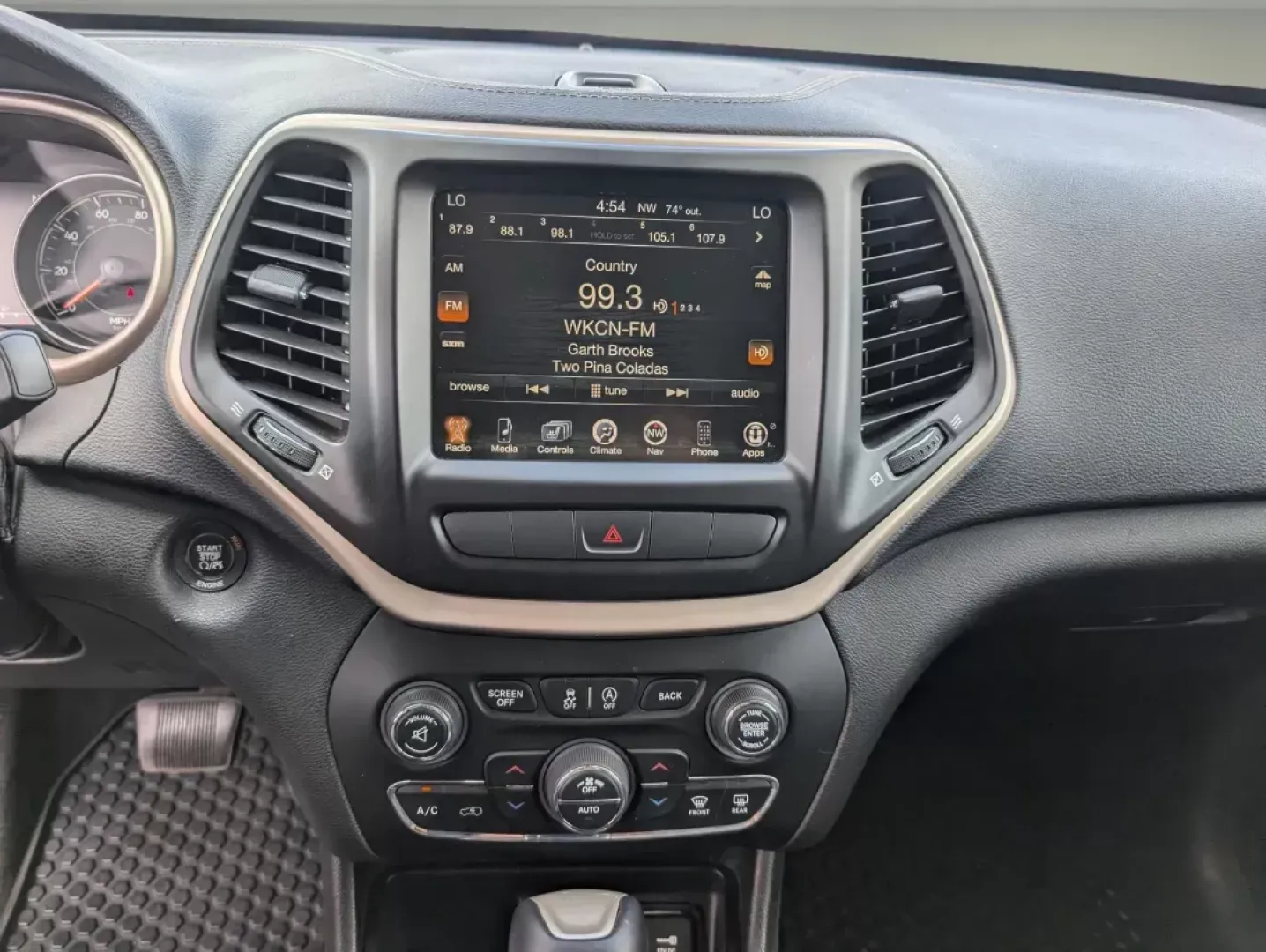 2015 /Black Jeep Cherokee Limited (1C4PJLDS8FW) with an Regular Unleaded V-6 3.2 L/198 engine, 9-Speed Automatic w/OD transmission, located at 3959 U.S. 80 W, Phenix City, AL, 36870, (334) 297-4885, 32.469296, -85.135185 - **Unleash Your Adventures with the 2015 Jeep Cherokee Limited at Gils Auto - Phenix City!**<br /> <br /> Are you ready to elevate your lifestyle? Whether you're carving through city streets, embarking on thrilling weekend getaways, or tackling daily commutes, the 2015 Jeep Cherokee Limited is built - Photo#13
