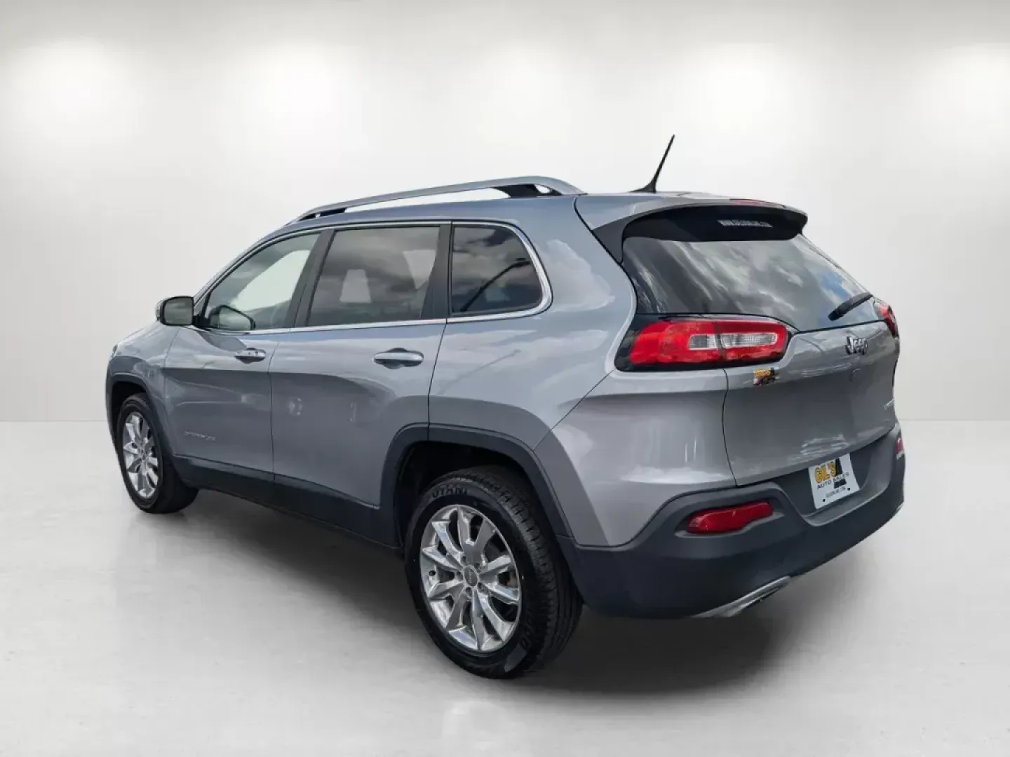 2015 /Black Jeep Cherokee Limited (1C4PJLDS8FW) with an Regular Unleaded V-6 3.2 L/198 engine, 9-Speed Automatic w/OD transmission, located at 3959 U.S. 80 W, Phenix City, AL, 36870, (334) 297-4885, 32.469296, -85.135185 - **Unleash Your Adventures with the 2015 Jeep Cherokee Limited at Gils Auto - Phenix City!**<br /> <br /> Are you ready to elevate your lifestyle? Whether you're carving through city streets, embarking on thrilling weekend getaways, or tackling daily commutes, the 2015 Jeep Cherokee Limited is built - Photo#15