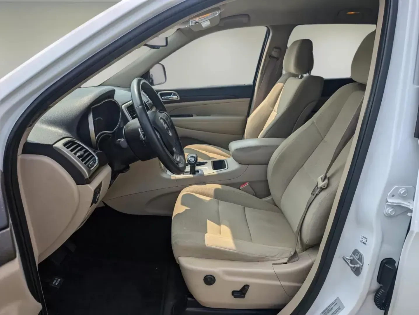 2015 /Lt Frost Beige/Black Jeep Grand Cherokee Laredo (1C4RJEAG2FC) with an Other engine, located at 521 Old Farm Lane Rd, Prattville, AL, 36066, (334) 325-1505, 32.482460, -86.416367 - **Explore New Horizons with the 2015 Jeep Grand Cherokee Laredo Perfect for Life's Adventures!**<br /> <br /> If you're searching for a vehicle that seamlessly blends comfort, capability, and style, look no further than the 2015 Jeep Grand Cherokee Laredo available at Gils Auto in Prattville, AL. T - Photo#9