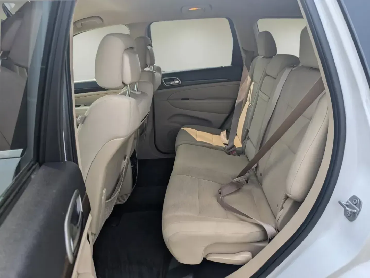 2015 /Lt Frost Beige/Black Jeep Grand Cherokee Laredo (1C4RJEAG2FC) with an Other engine, located at 521 Old Farm Lane Rd, Prattville, AL, 36066, (334) 325-1505, 32.482460, -86.416367 - **Explore New Horizons with the 2015 Jeep Grand Cherokee Laredo Perfect for Life's Adventures!**<br /> <br /> If you're searching for a vehicle that seamlessly blends comfort, capability, and style, look no further than the 2015 Jeep Grand Cherokee Laredo available at Gils Auto in Prattville, AL. T - Photo#10