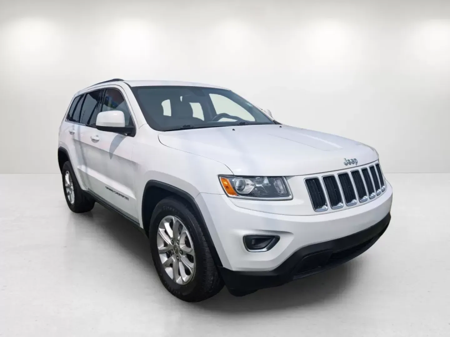 2015 /Lt Frost Beige/Black Jeep Grand Cherokee Laredo (1C4RJEAG2FC) with an Other engine, located at 1430 Gateway Drive, Opelika, AL, 36801, (334) 239-0944, 32.637871, -85.409790 - **Explore New Horizons with the 2015 Jeep Grand Cherokee Laredo Perfect for Life's Adventures!**<br /> <br /> If you're searching for a vehicle that seamlessly blends comfort, capability, and style, look no further than the 2015 Jeep Grand Cherokee Laredo available at Gils Auto in Prattville, AL. T - Photo#2