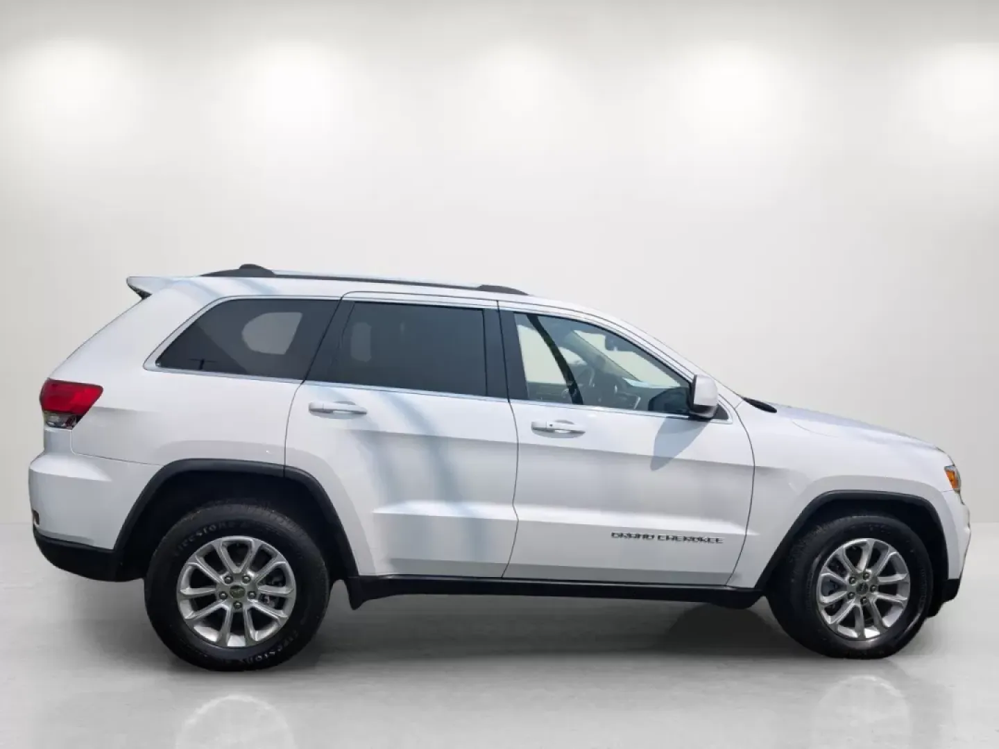 2015 /Lt Frost Beige/Black Jeep Grand Cherokee Laredo (1C4RJEAG2FC) with an Other engine, located at 1430 Gateway Drive, Opelika, AL, 36801, (334) 239-0944, 32.637871, -85.409790 - **Explore New Horizons with the 2015 Jeep Grand Cherokee Laredo Perfect for Life's Adventures!**<br /> <br /> If you're searching for a vehicle that seamlessly blends comfort, capability, and style, look no further than the 2015 Jeep Grand Cherokee Laredo available at Gils Auto in Prattville, AL. T - Photo#3